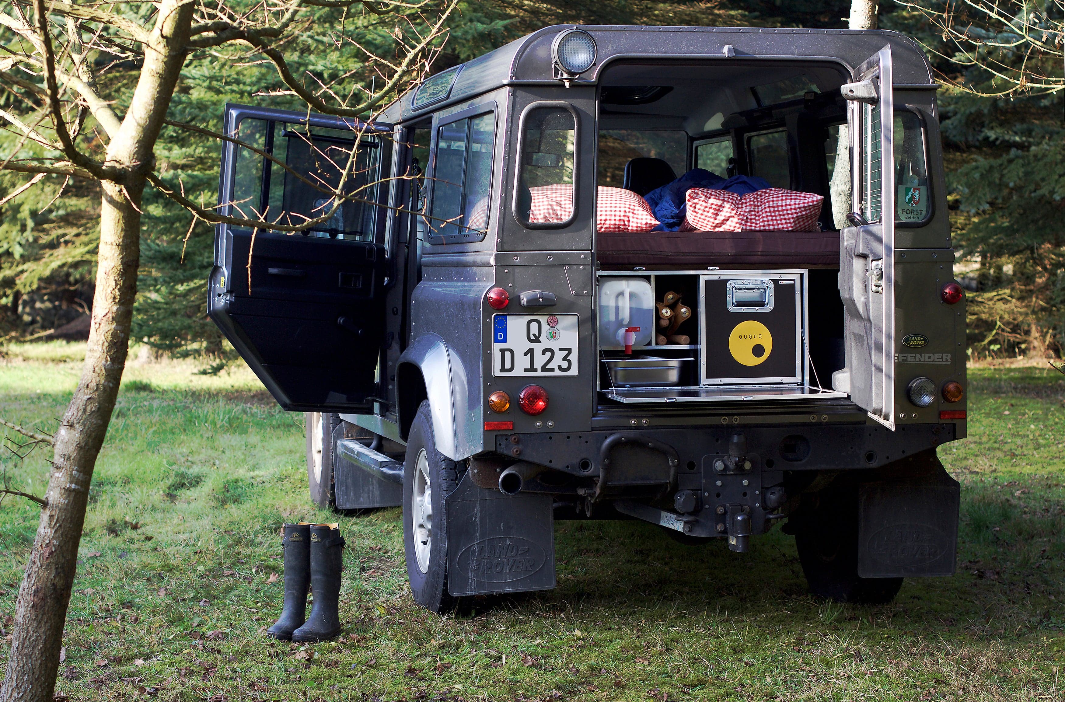 D-Box Turns Your Land Rover Defender Into a (Tiny) Motorhome