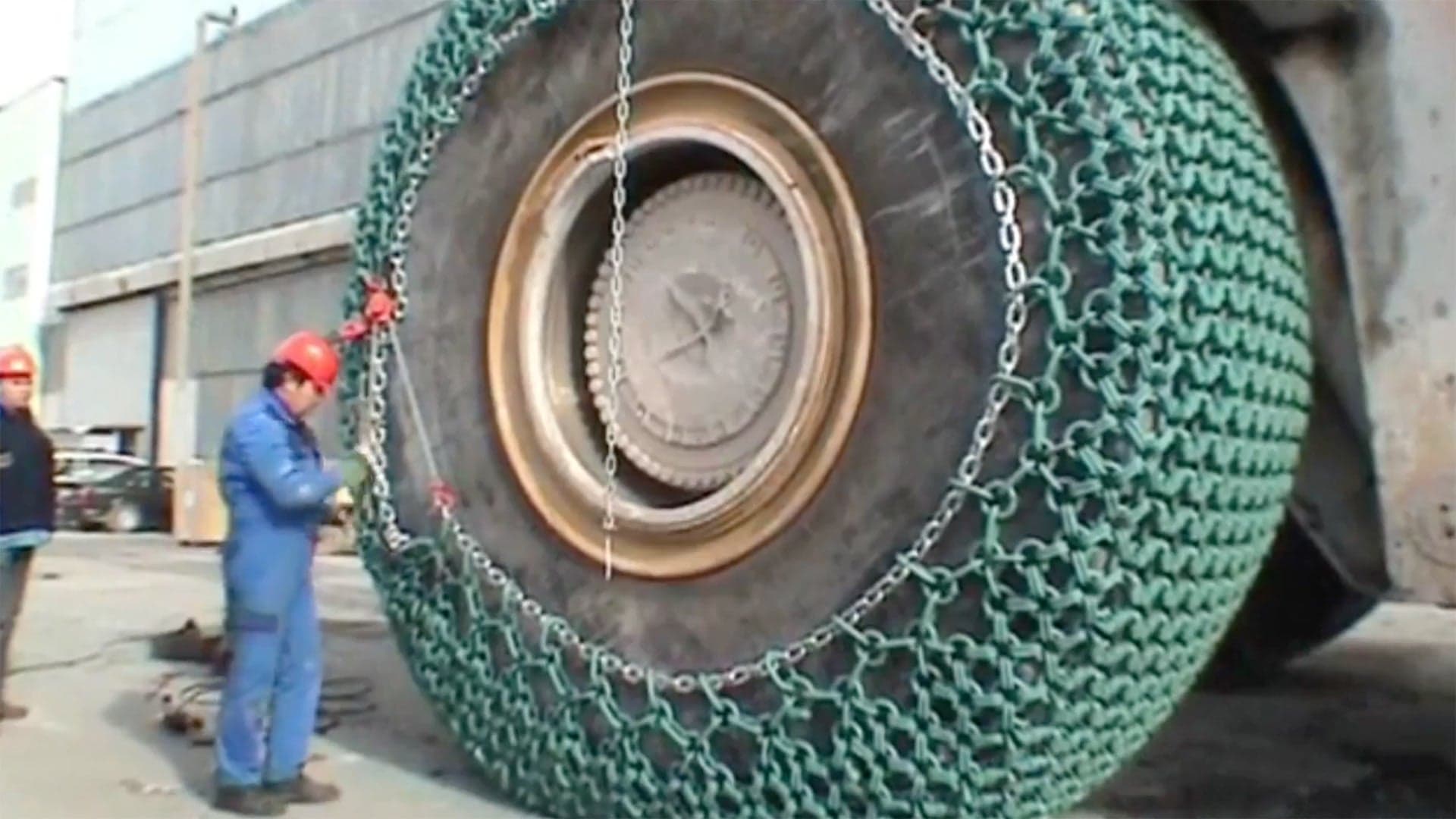 Putting Chains on a Massive Front-End Loader’s $60,000 Tires Isn’t Easy