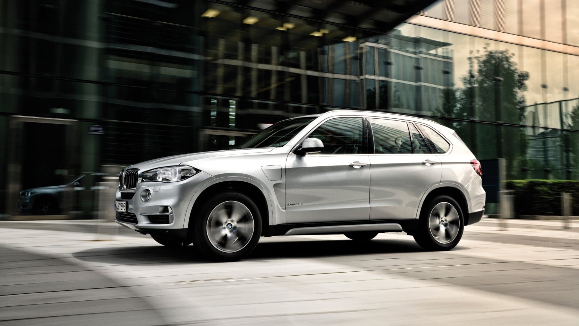 The BMW X5 xDrive 40e Offers Electric Attitude—At A Price