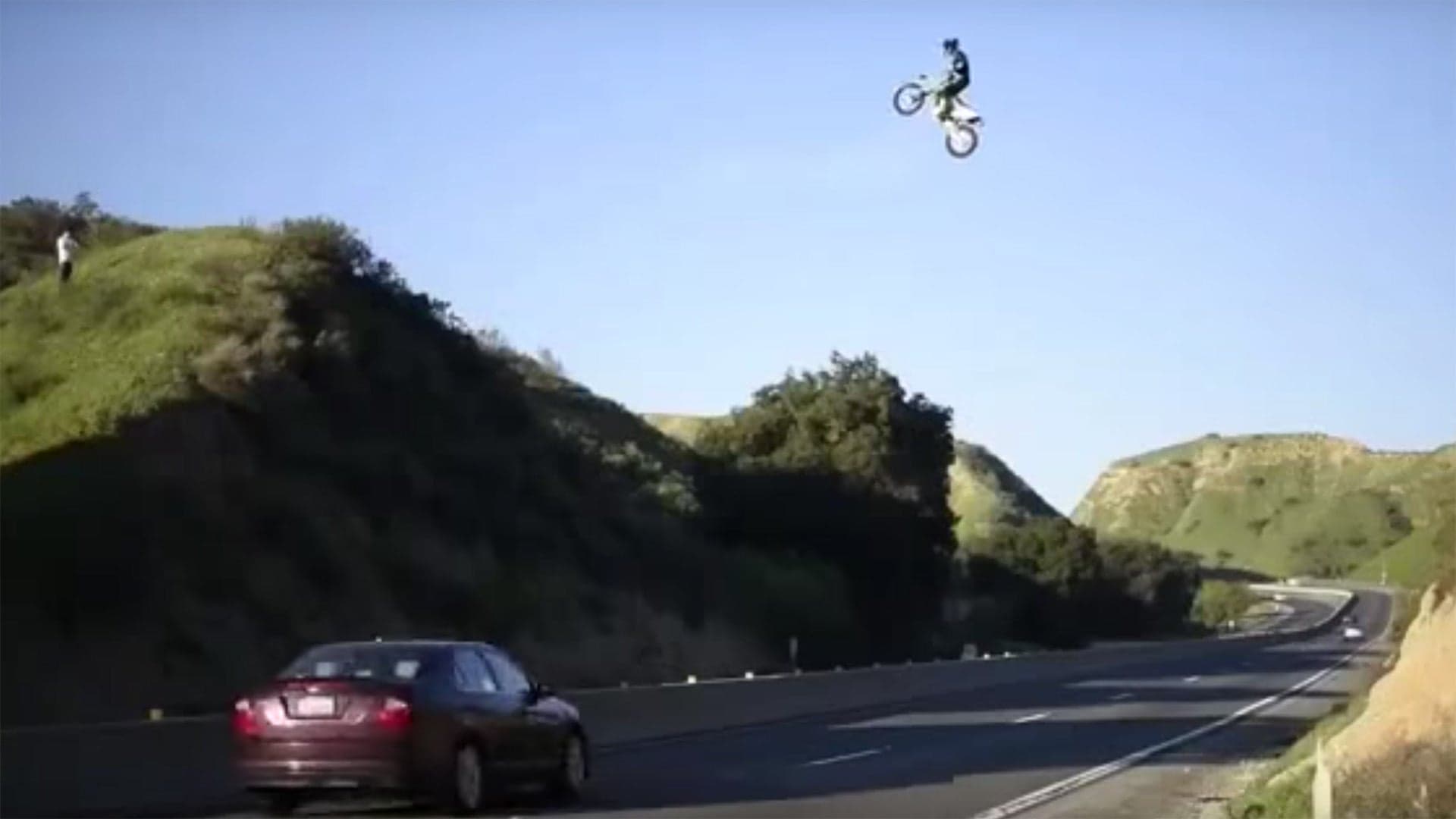 California Dirt Bike Rider Jumps the 60 Freeway in Dangerous Stunt