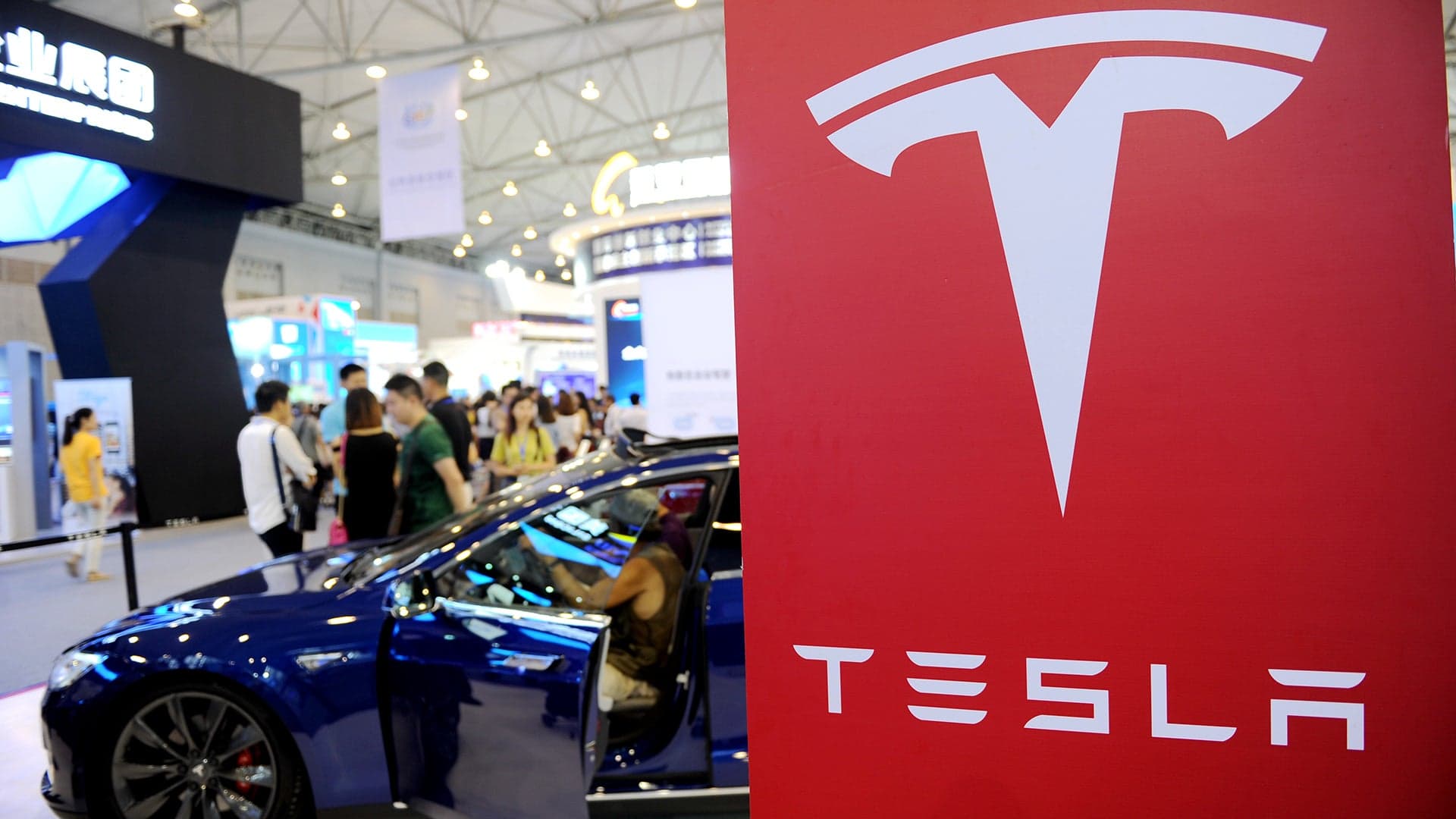 Chinese Tech Titan Tencent Buys 5 Percent of Tesla for $1.8 Billion