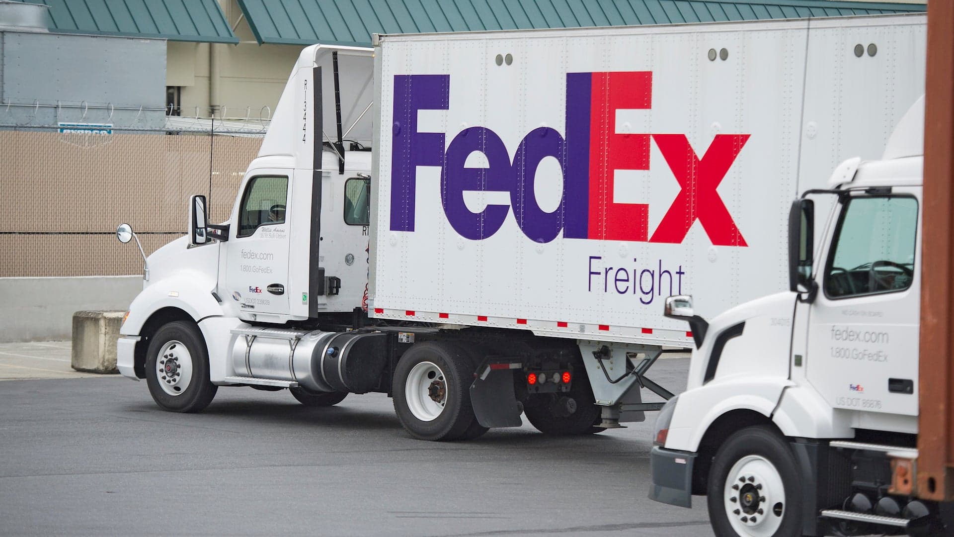 FedEx Wants the Feds to Develop Self-Driving Truck Laws