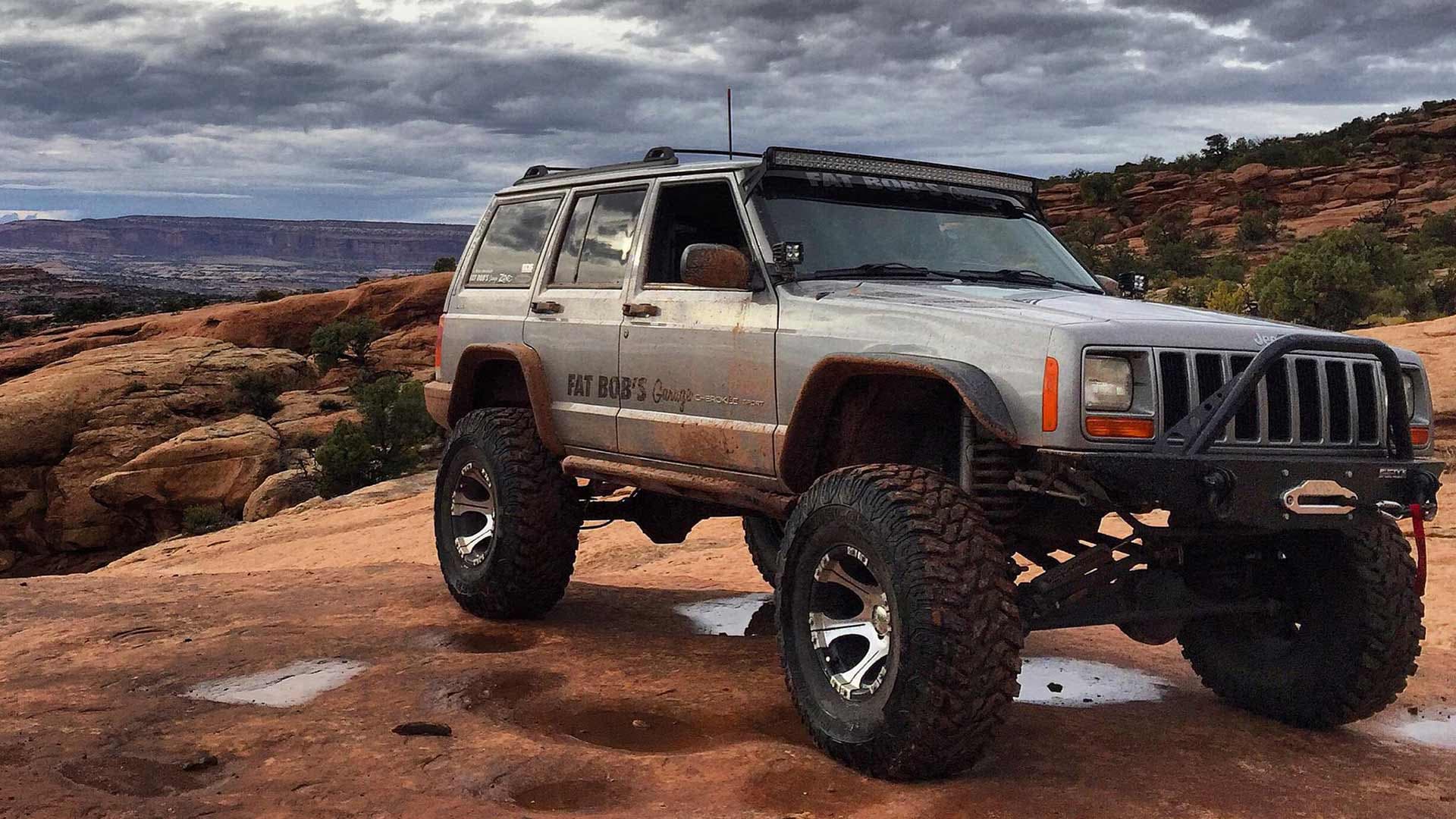 Watch This Jeep Cherokee Climb Up a Nearly Vertical Rock Face Easy As Pie