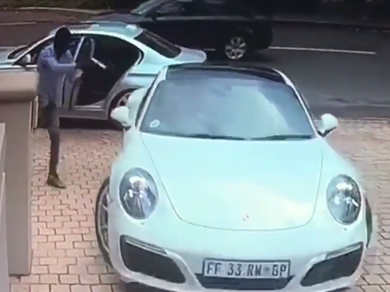 Watch This Porsche 911 Driver Narrowly Escape a Carjacking