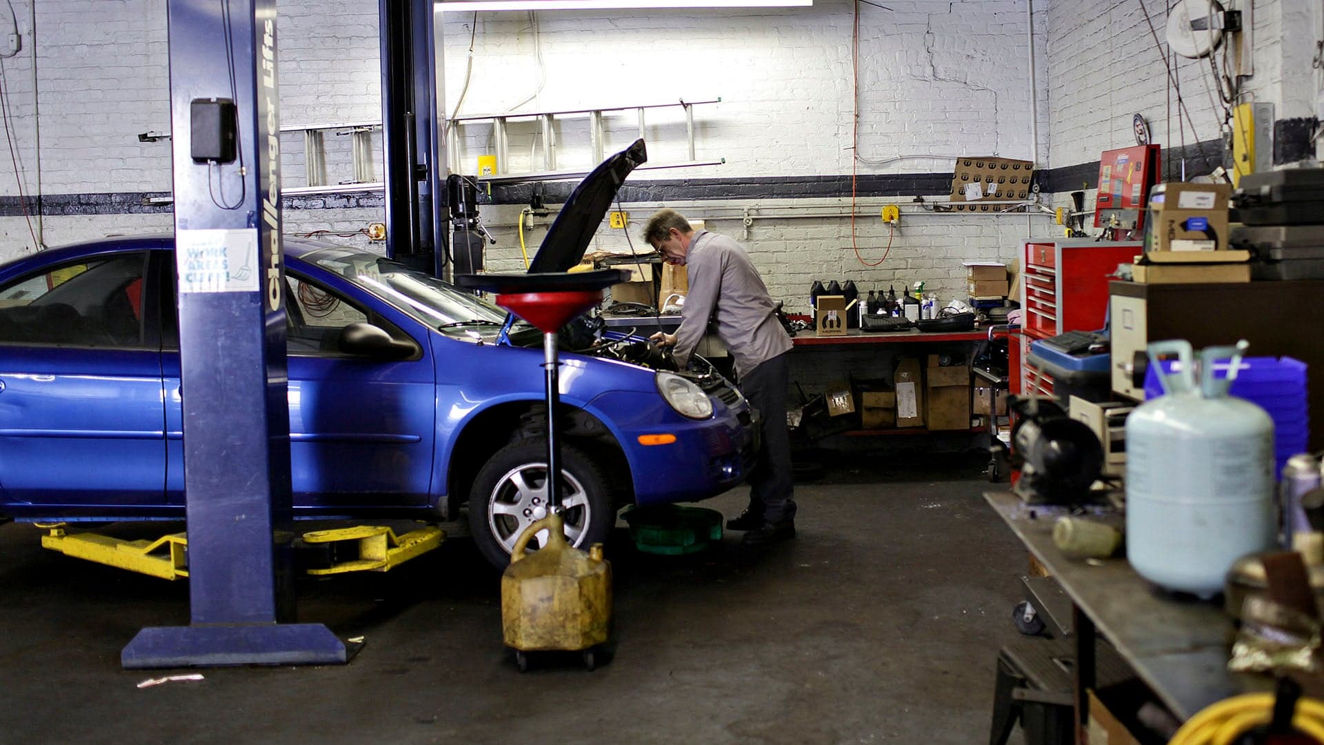 Automakers Desperate to Counter Growing Mechanic Shortage