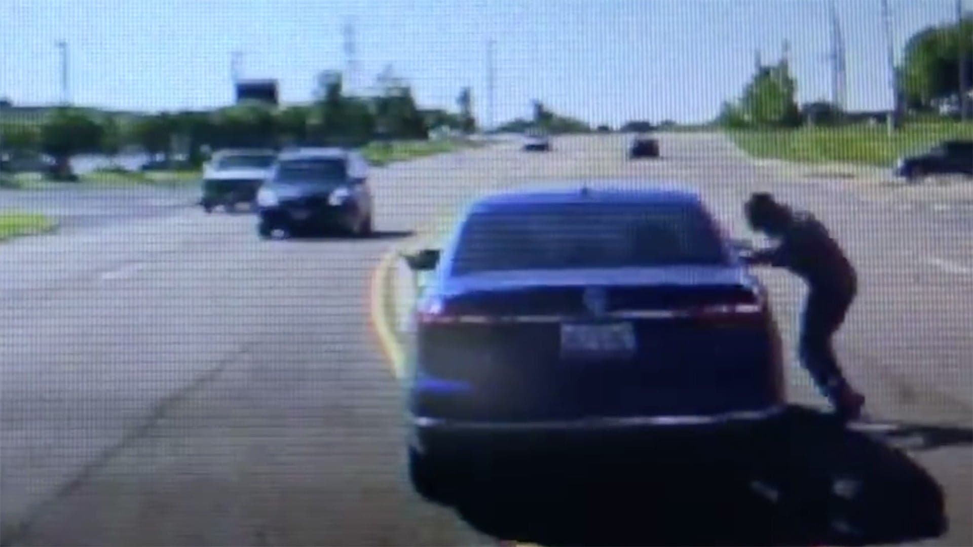 Watch an Illinois Man Dive Into a Runaway Car to Save a Man Having a Seizure