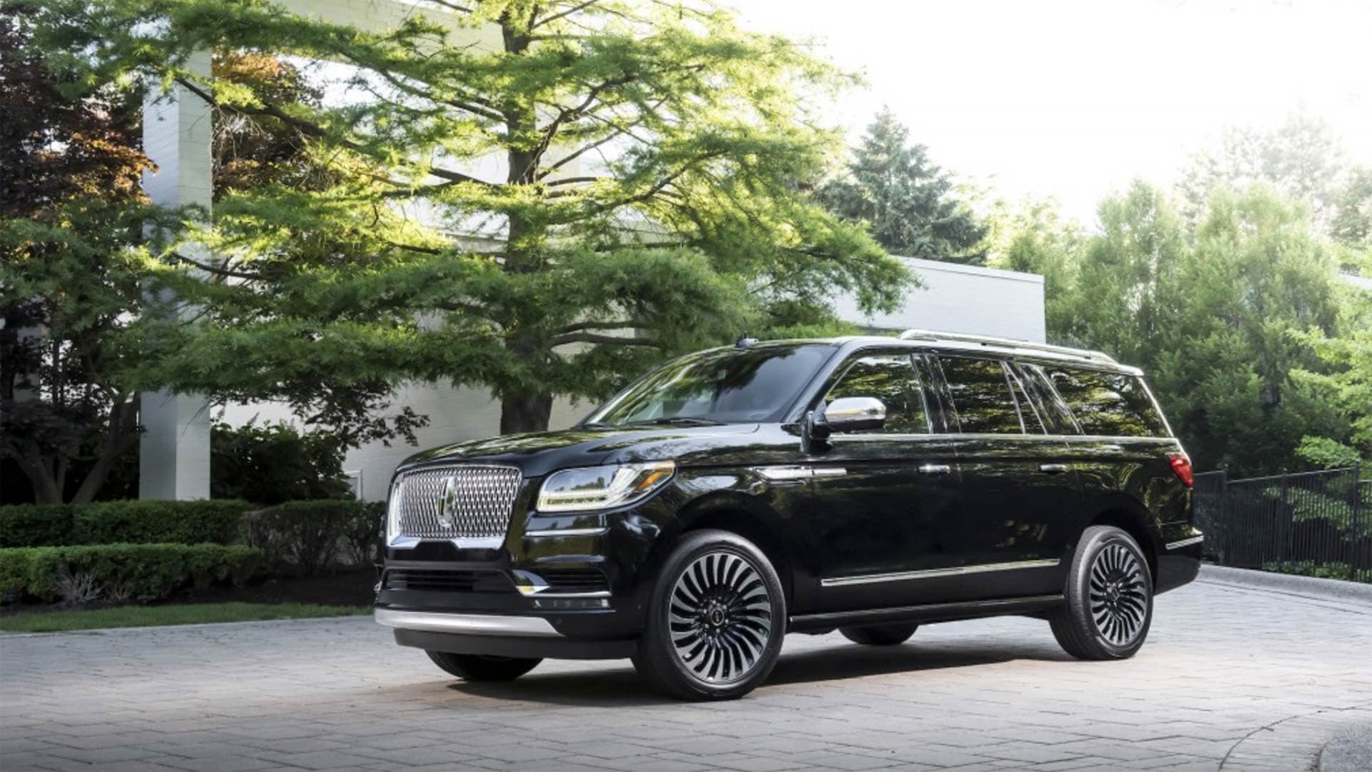 The 2018 Lincoln Navigator Offers a Boatload of Luxury for $72,055