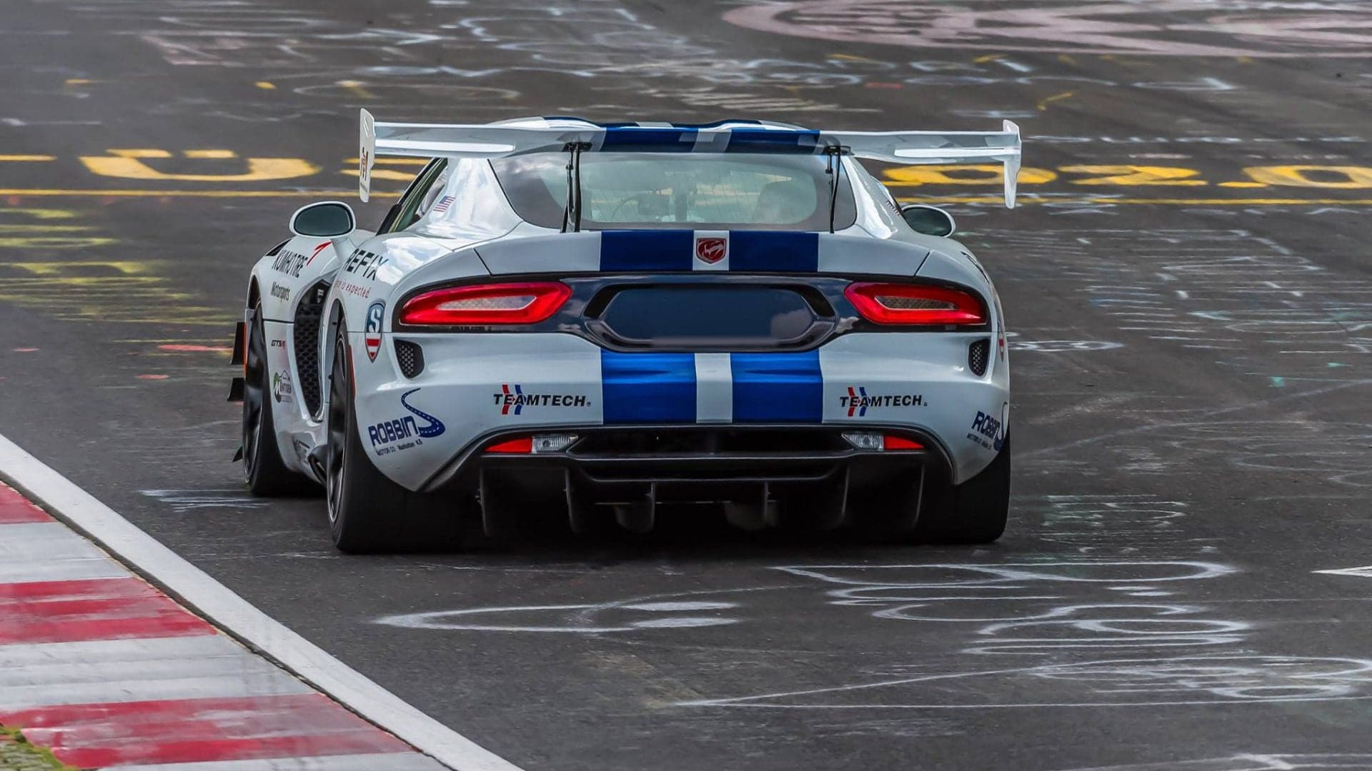 Watch the Dodge Viper ACR Rock A 7:03.45 Nurburgring Lap