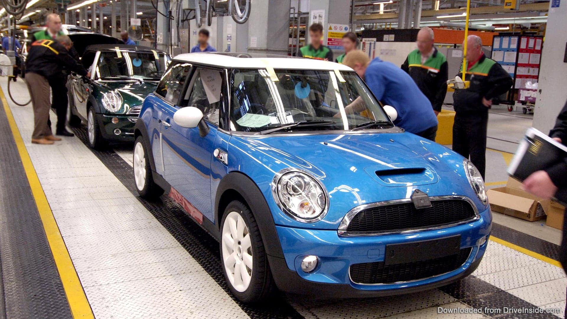 The Upcoming Fully-Electric Mini Will Be a 3-Door Hatchback