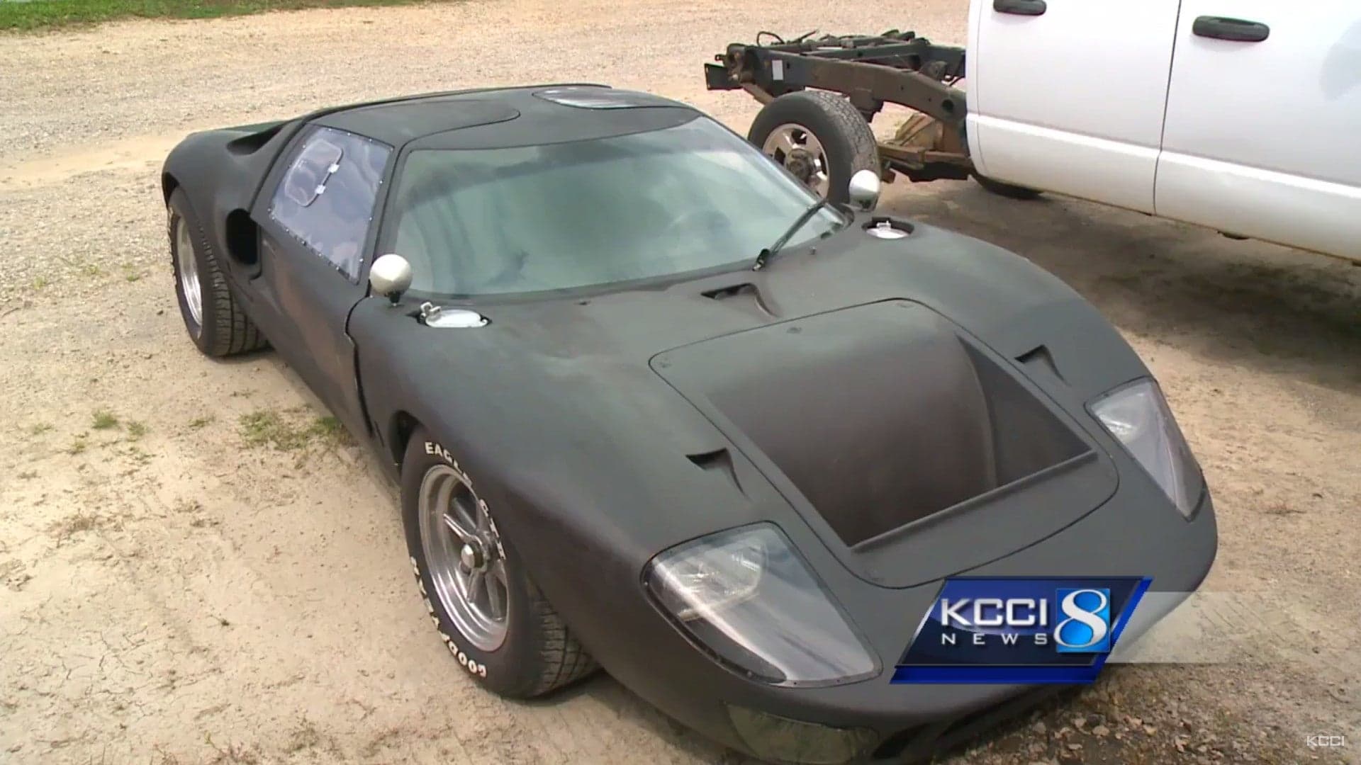 Thief’s Terrible Paint Job Fails to Stop Cops from Finding Stolen Ford GT40 Replica