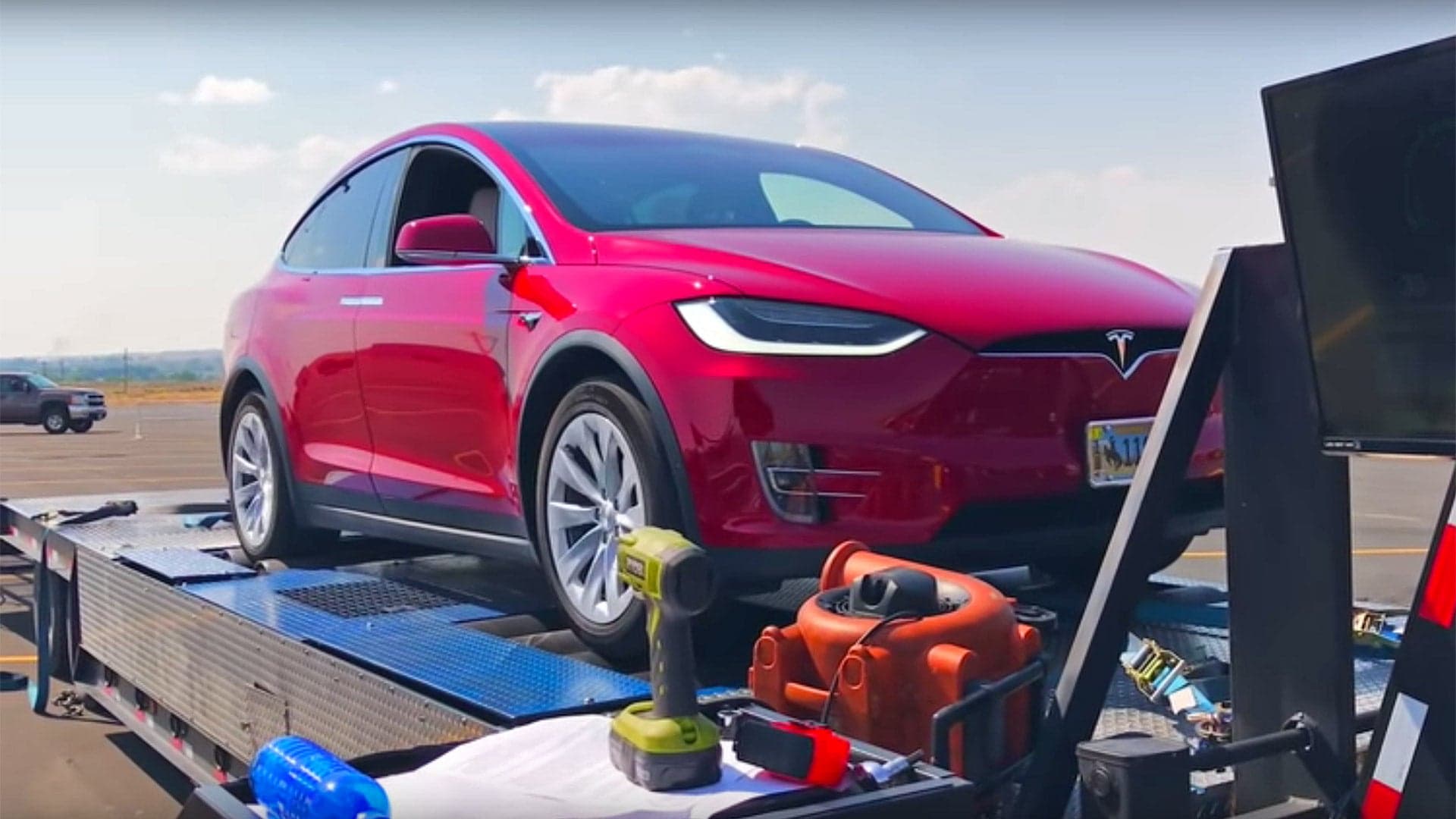 Watch This Tesla Model X Deliver More Horsepower Than Expected on the Dyno
