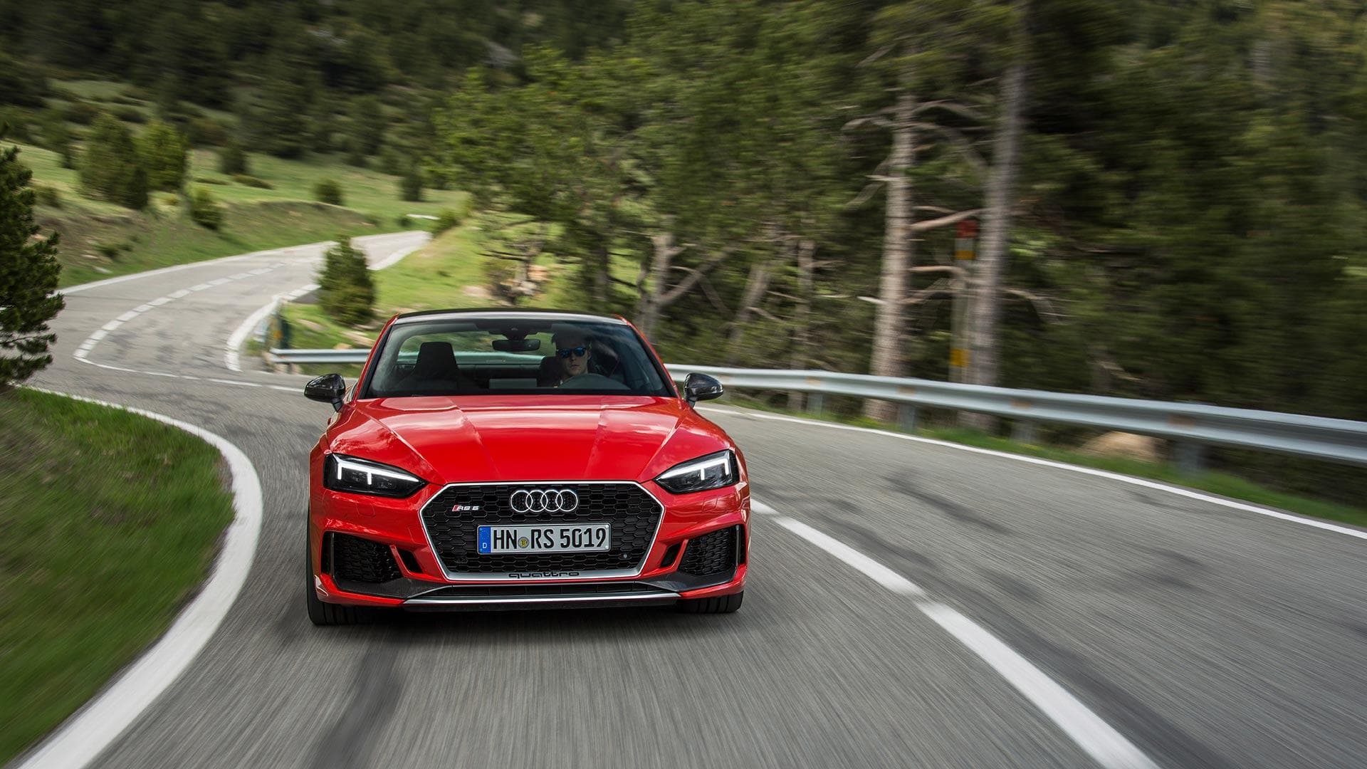 Audi Unveils RS4 Avant and RS5 Carbon Editions