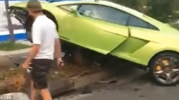 Drunk Idiot Crashes Rented Lamborghini While Trying to Show Off for Teenage Girl