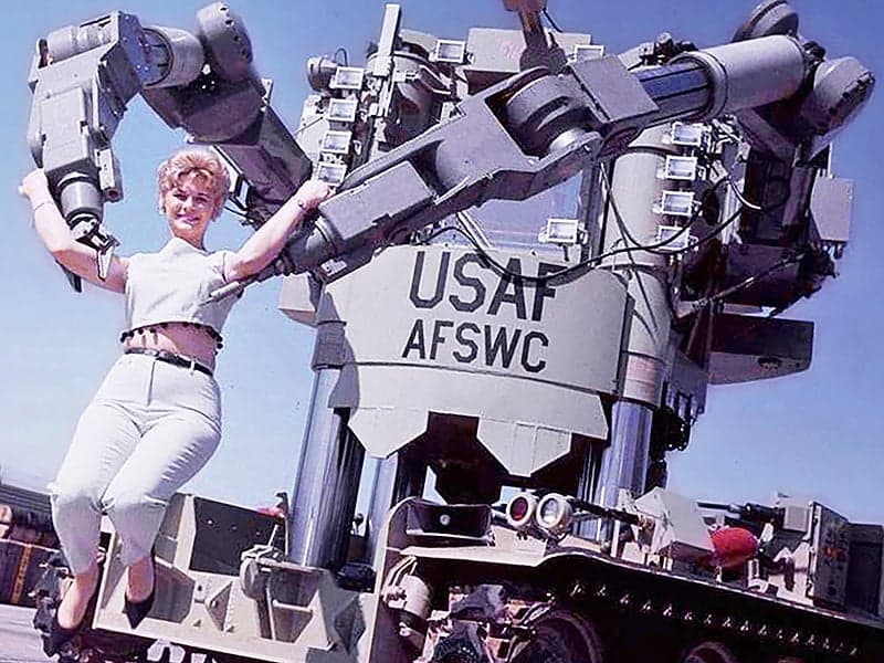 The First Giant Mecha Robot Fight Was Lame, But This Real Cold War Era Mecha Wasn’t