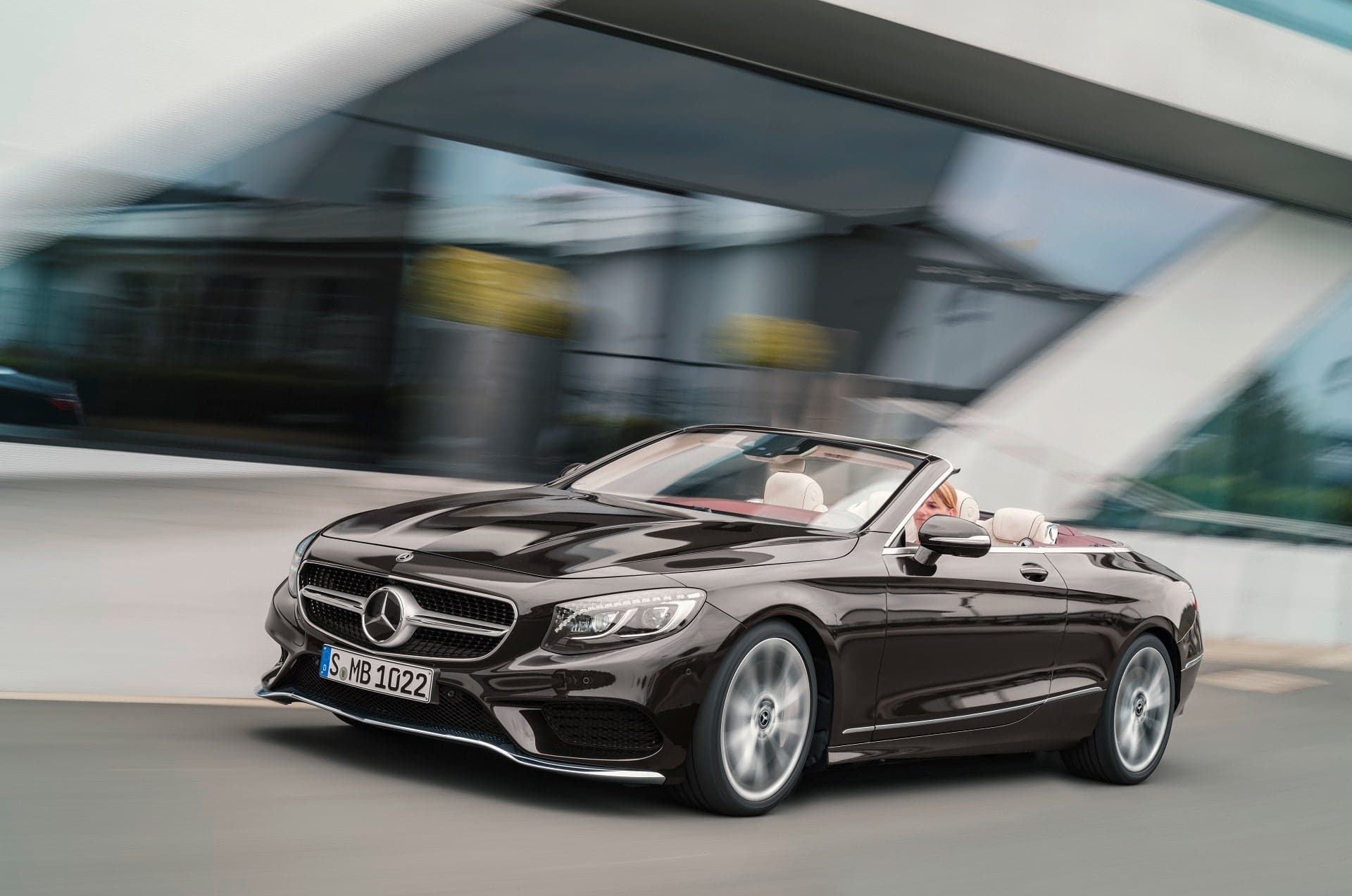 Mercedes Reports Record Worldwide Sales in Q4