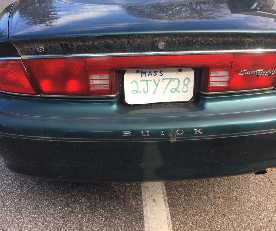 This License Plate Made with a Pizza Box and Magic Markers Doesn’t Fool Police