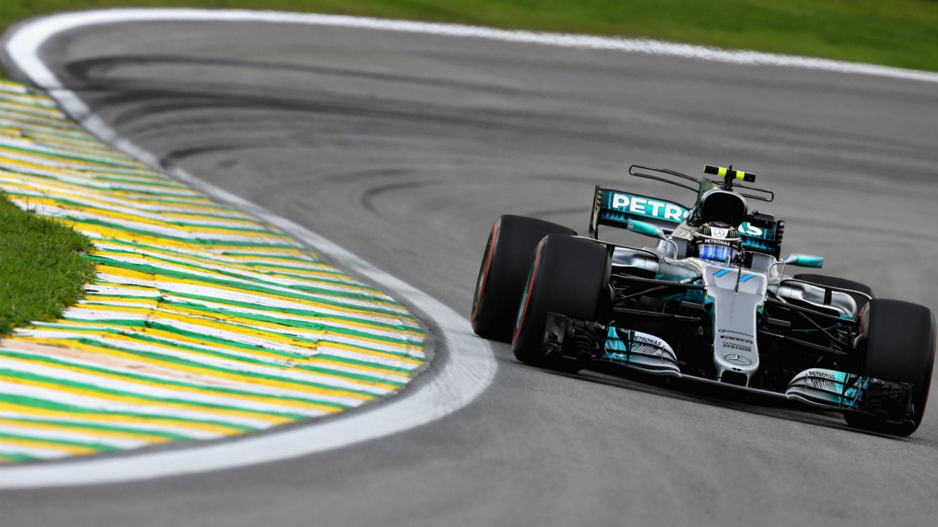 Mercedes F1 Team Robbed at Gunpoint Outside Brazilian GP Circuit