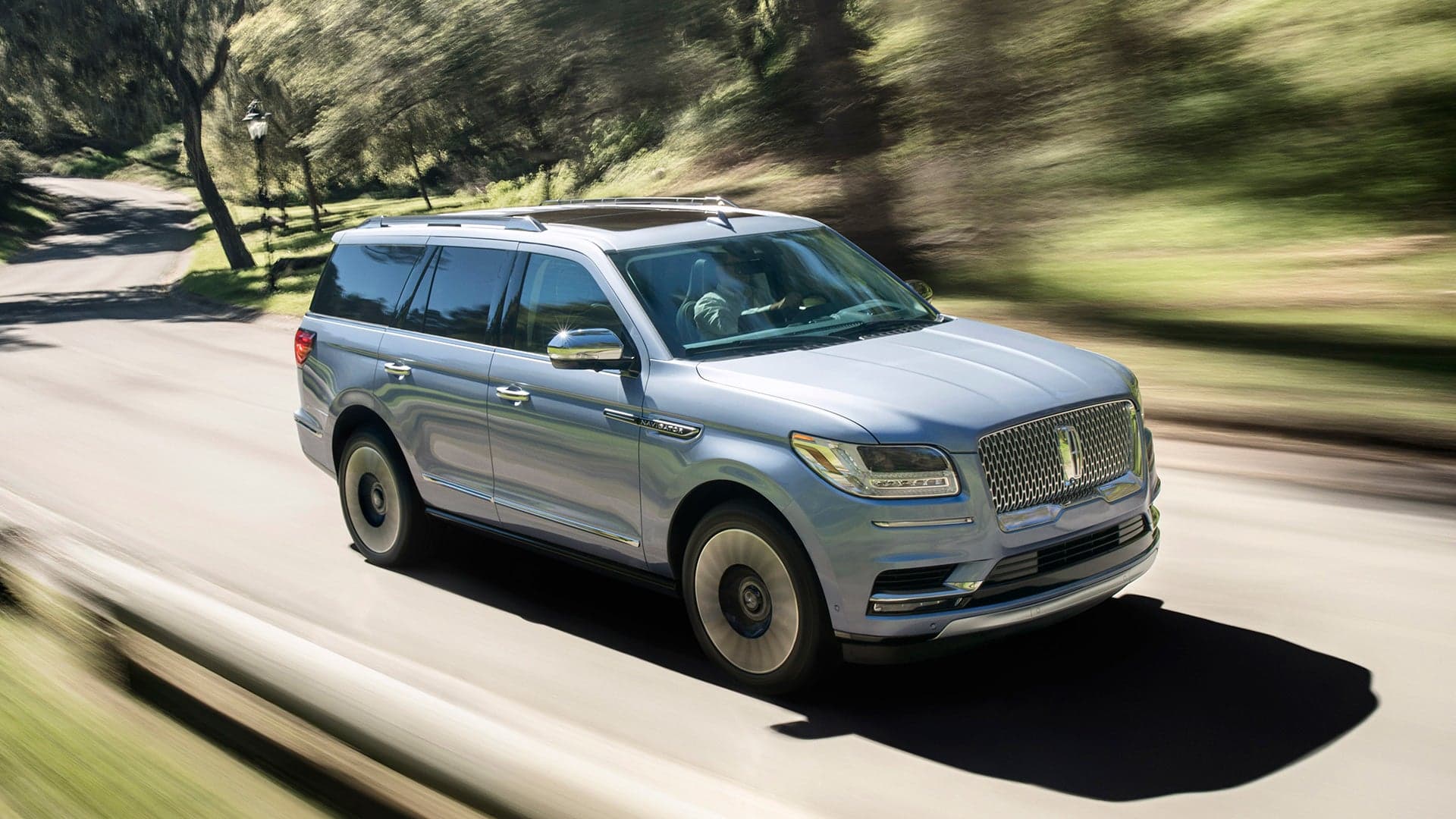 2018 Lincoln Navigator Review: The Navi Shakes Off the Old-Guy Image