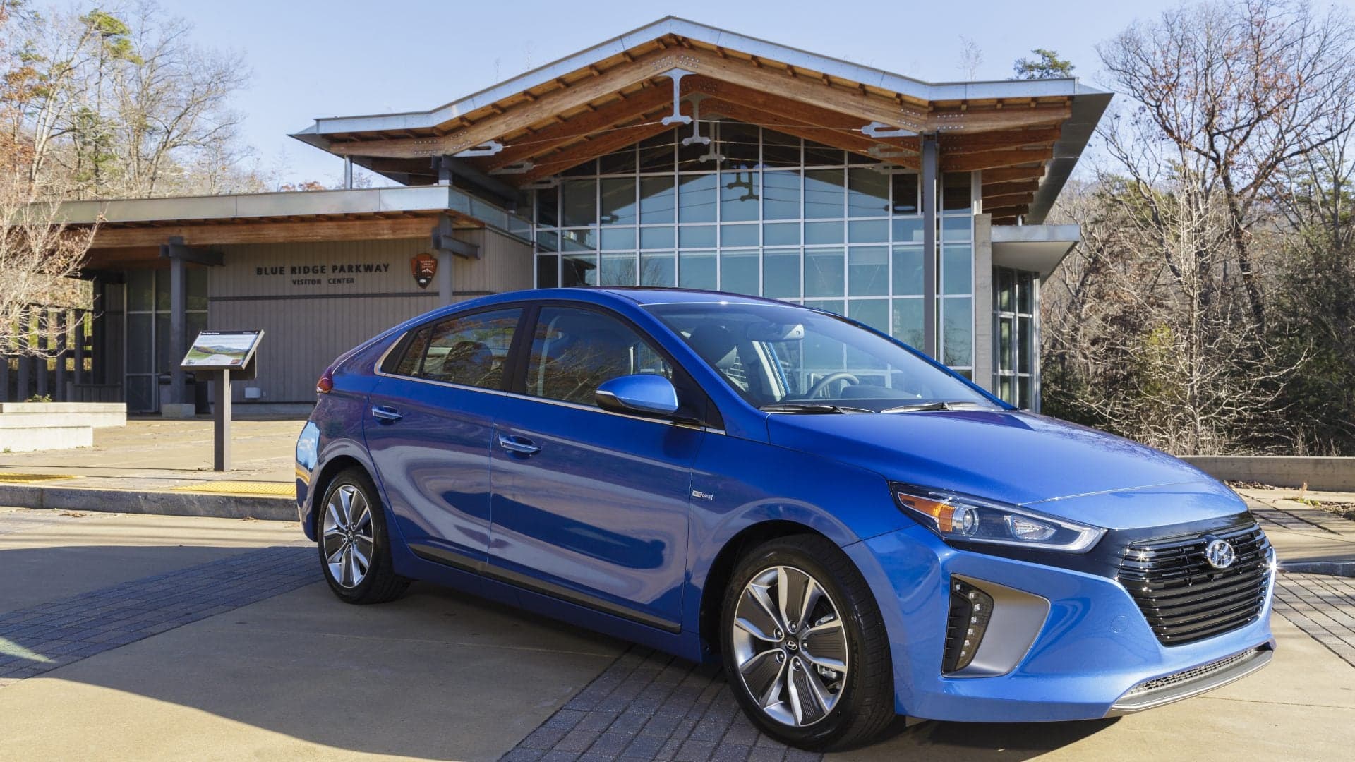 Hyundai Donates Six Ioniq Hybrids to the National Parks Service