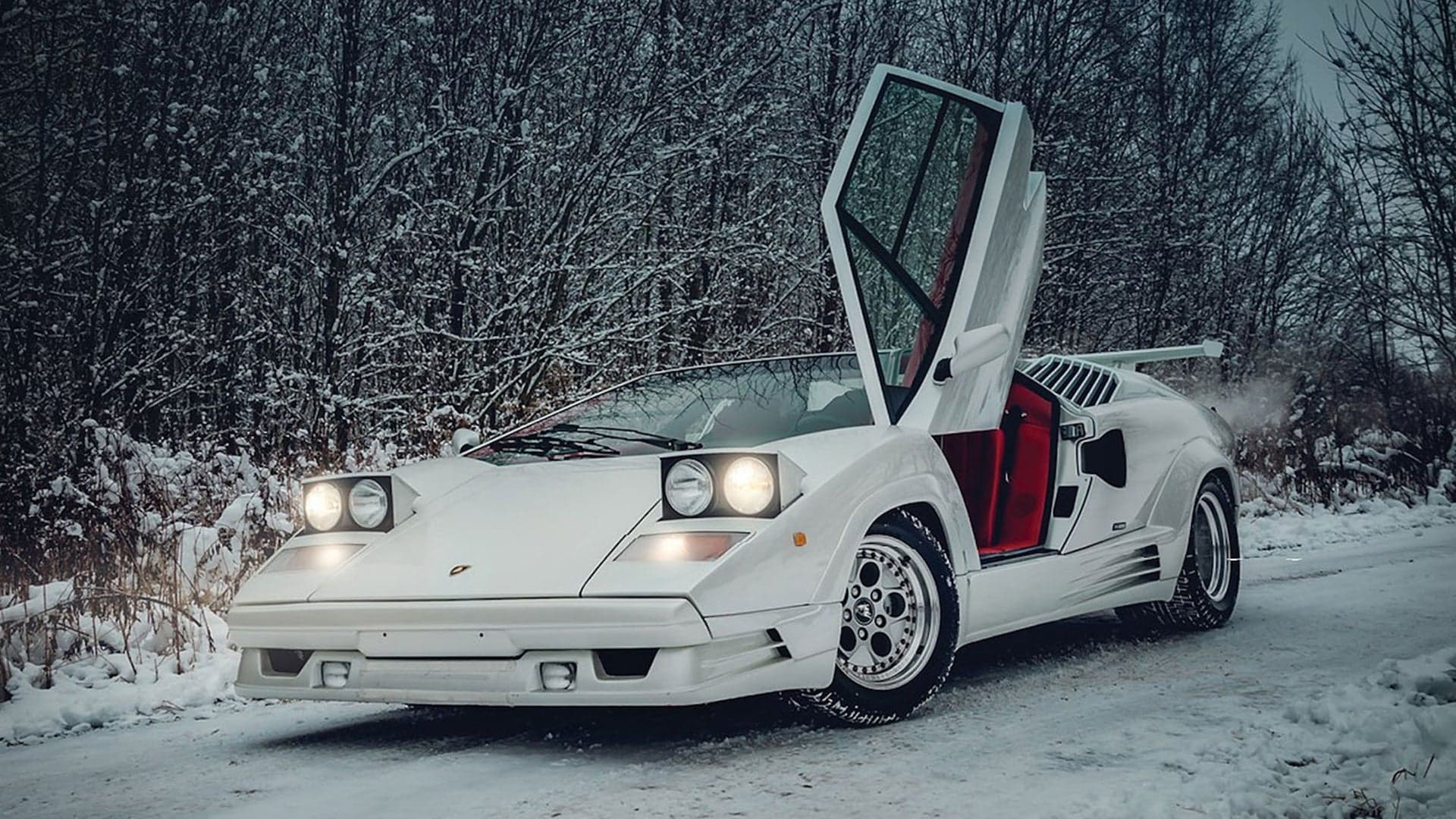 This Time-Capsule 1991 Lamborghini Countach Is the Perfect (Super) Early Christmas Present