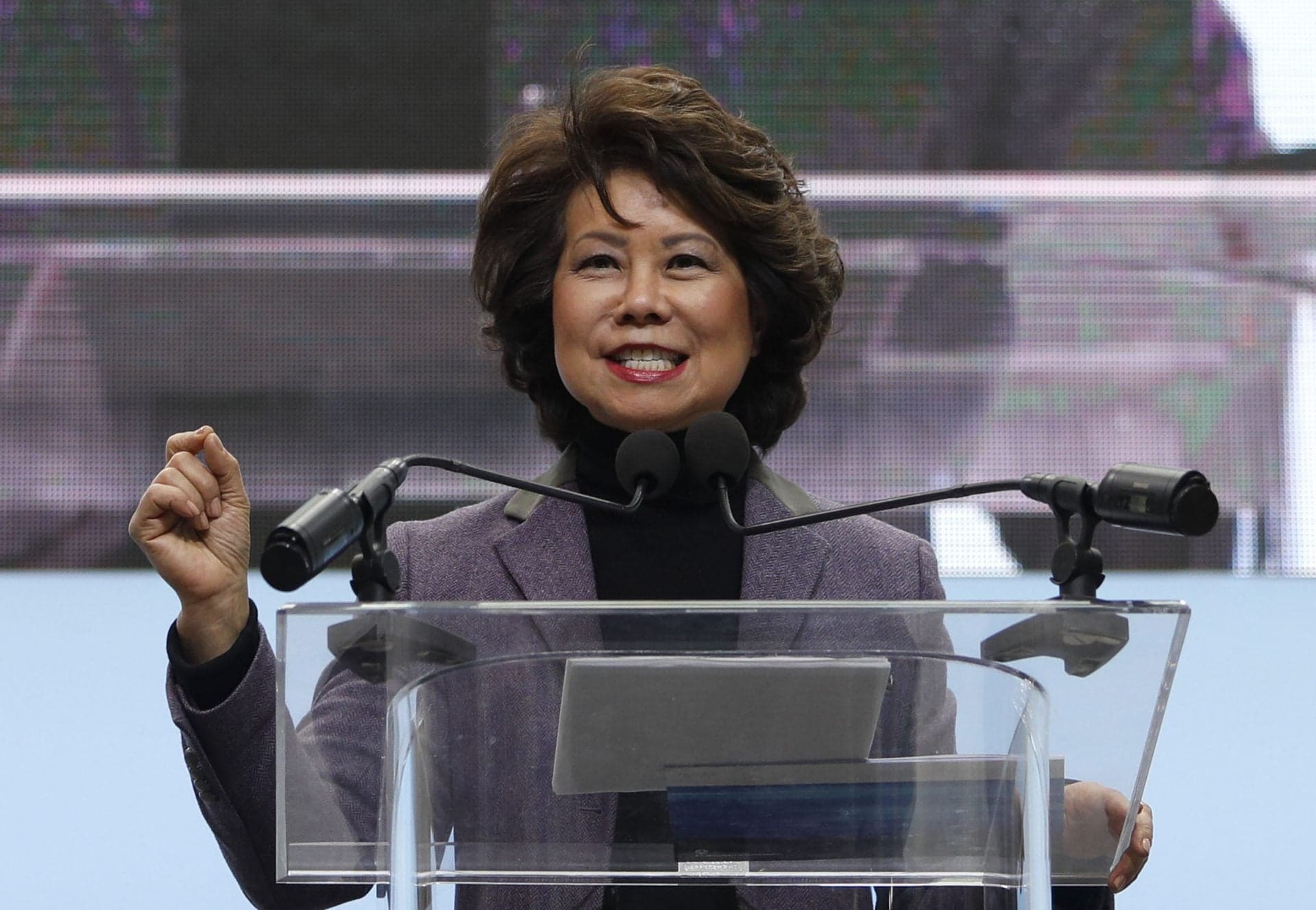 Elaine Chao Says Deregulation Should Smooth the Way for Autonomous Vehicles