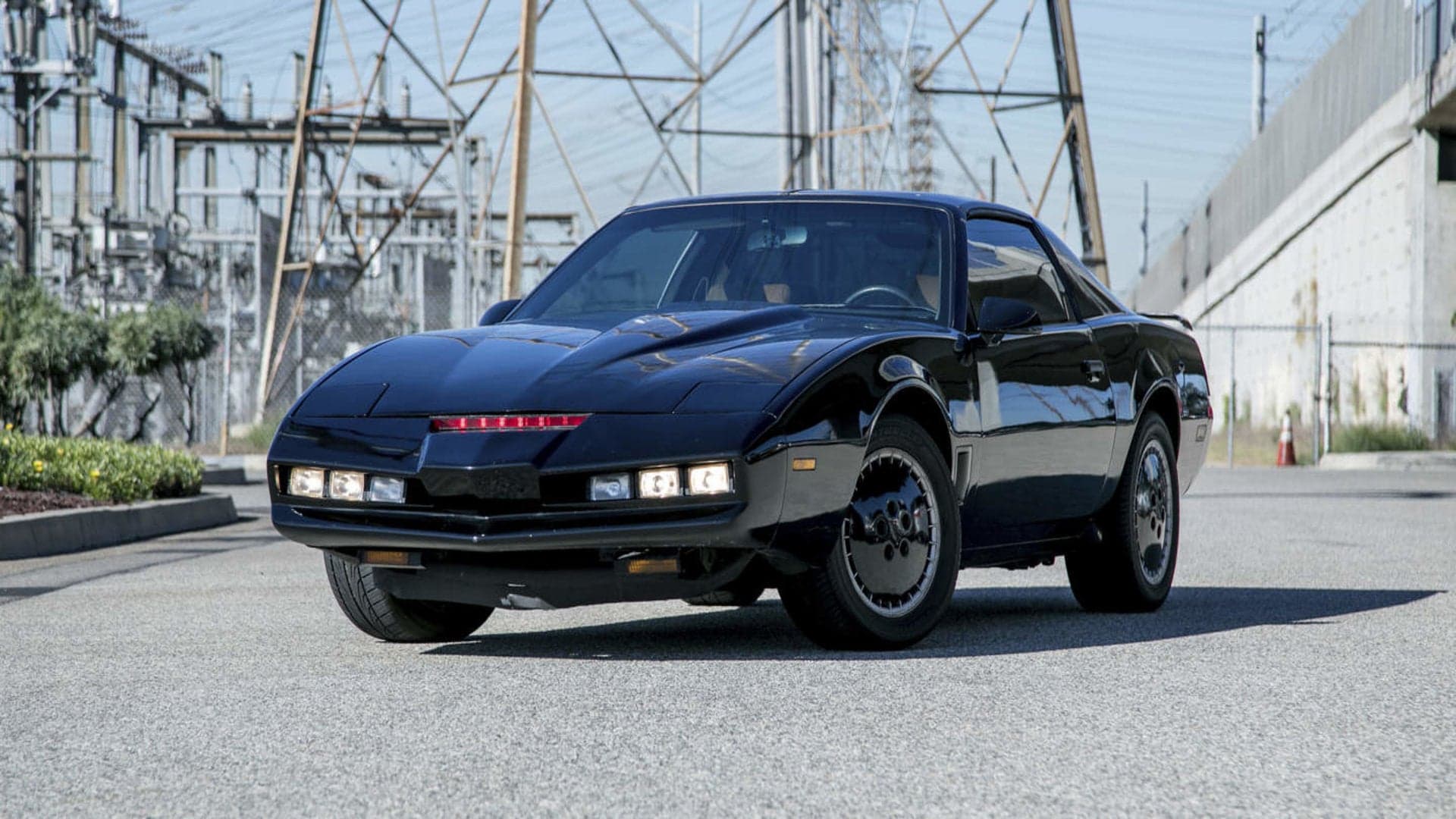 Live Out Your Knight Rider Dreams on Turo With This Near-Perfect K.I.T.T. Replica