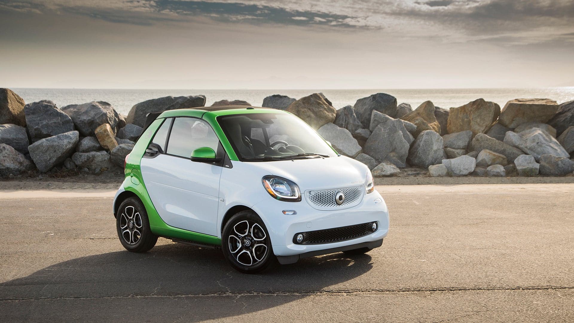 2018 Smart ForTwo Electric Drive Cabrio Review: A Fun Little Car That’s Hard to Make Sense Of