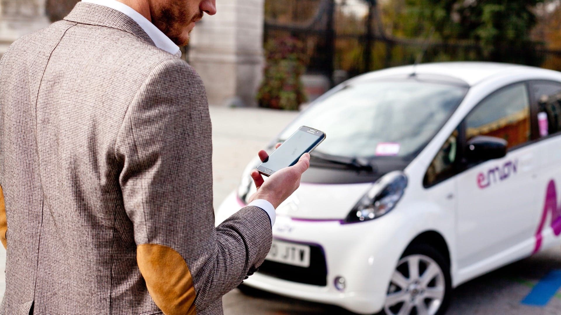 PSA Emov All-Electric Car-Sharing Service Expands to Lisbon