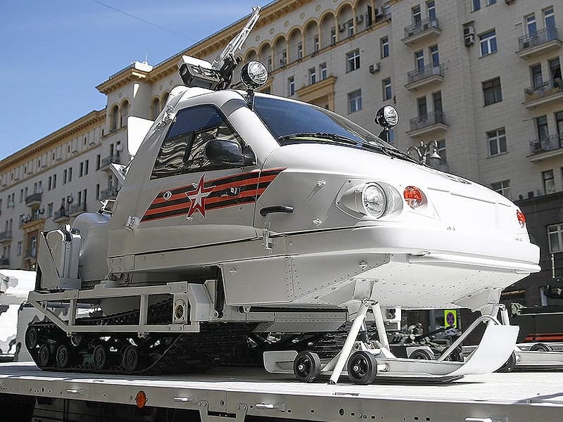 Russia’s Tiny Machine Gun-Toting Snowmobile Keeps Occupants Warm Even When It’s 50 Below