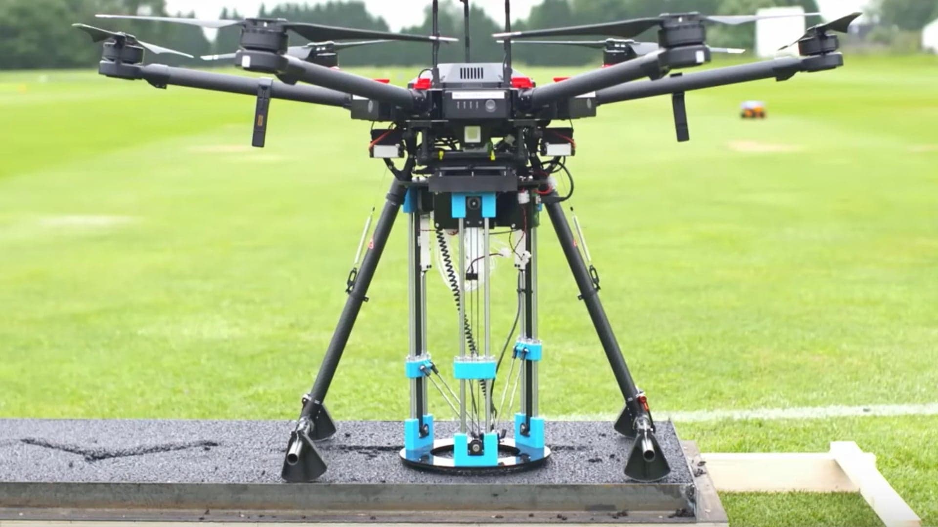 English Researchers Develop Pothole Repair Drone Using Mounted 3D Printer