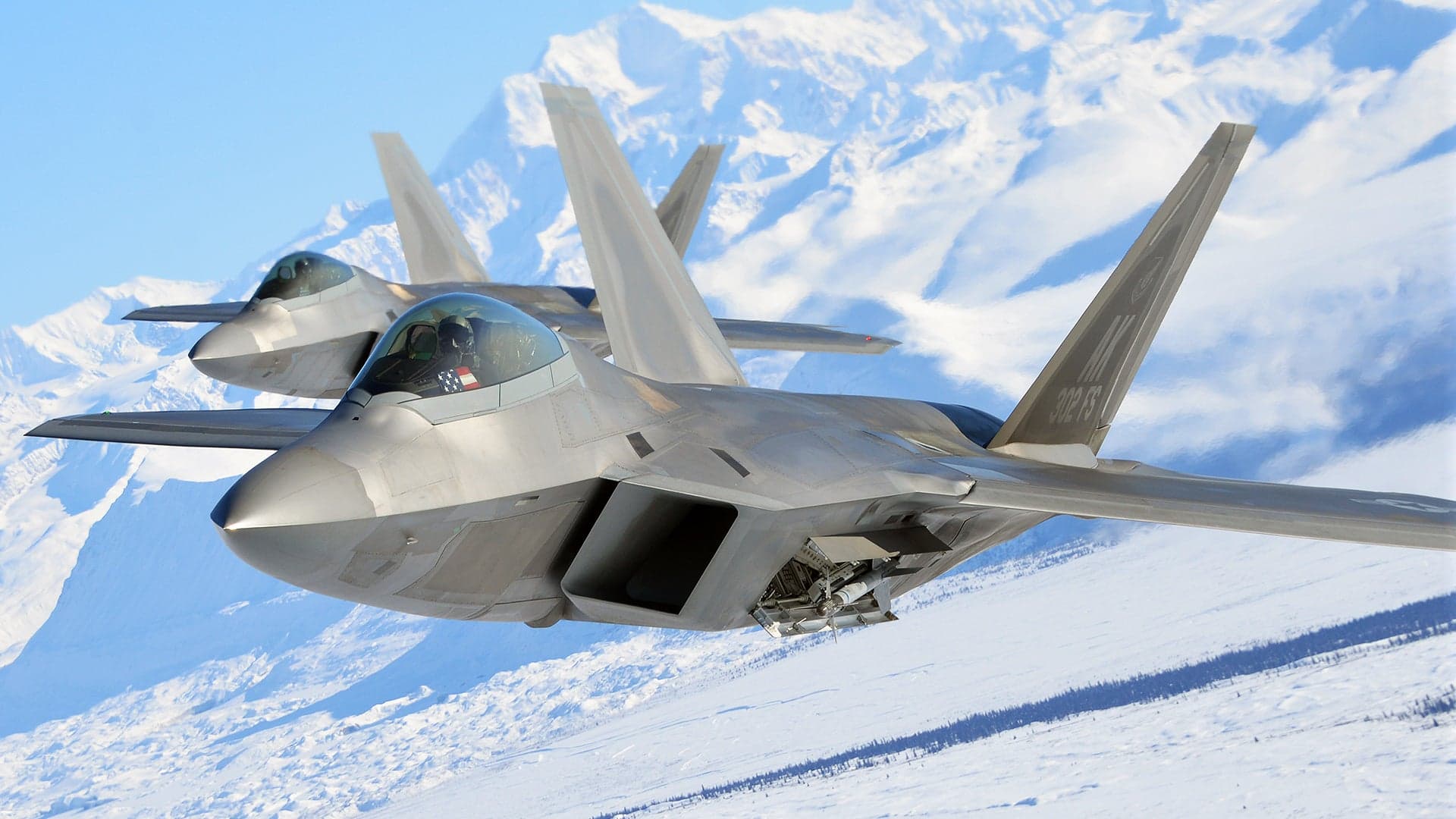 Watchdog Says USAF Is Wasting F-22s On Patrols And Deployments, Should Consolidate Force