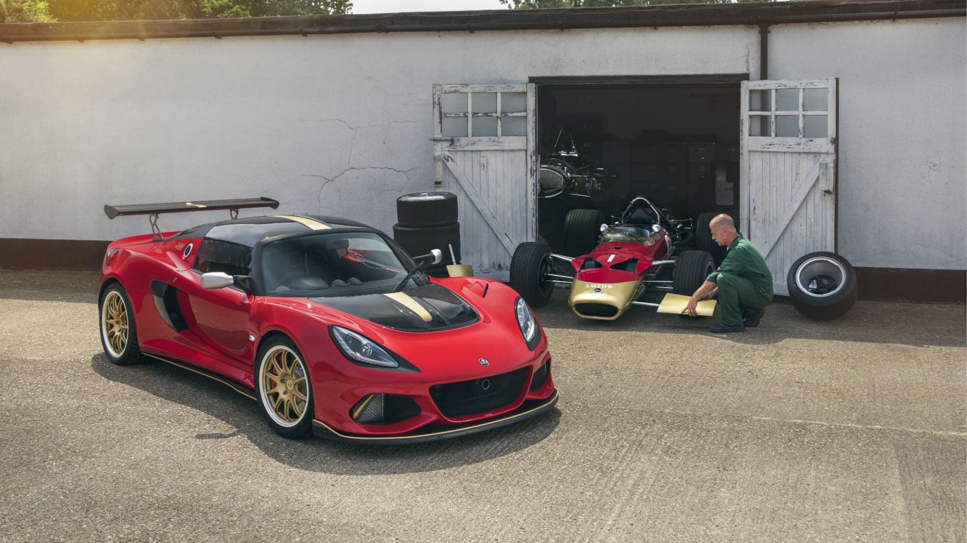 Lotus Unveils Two Special Edition Exiges to Celebrate Its Formula 1 Milestones