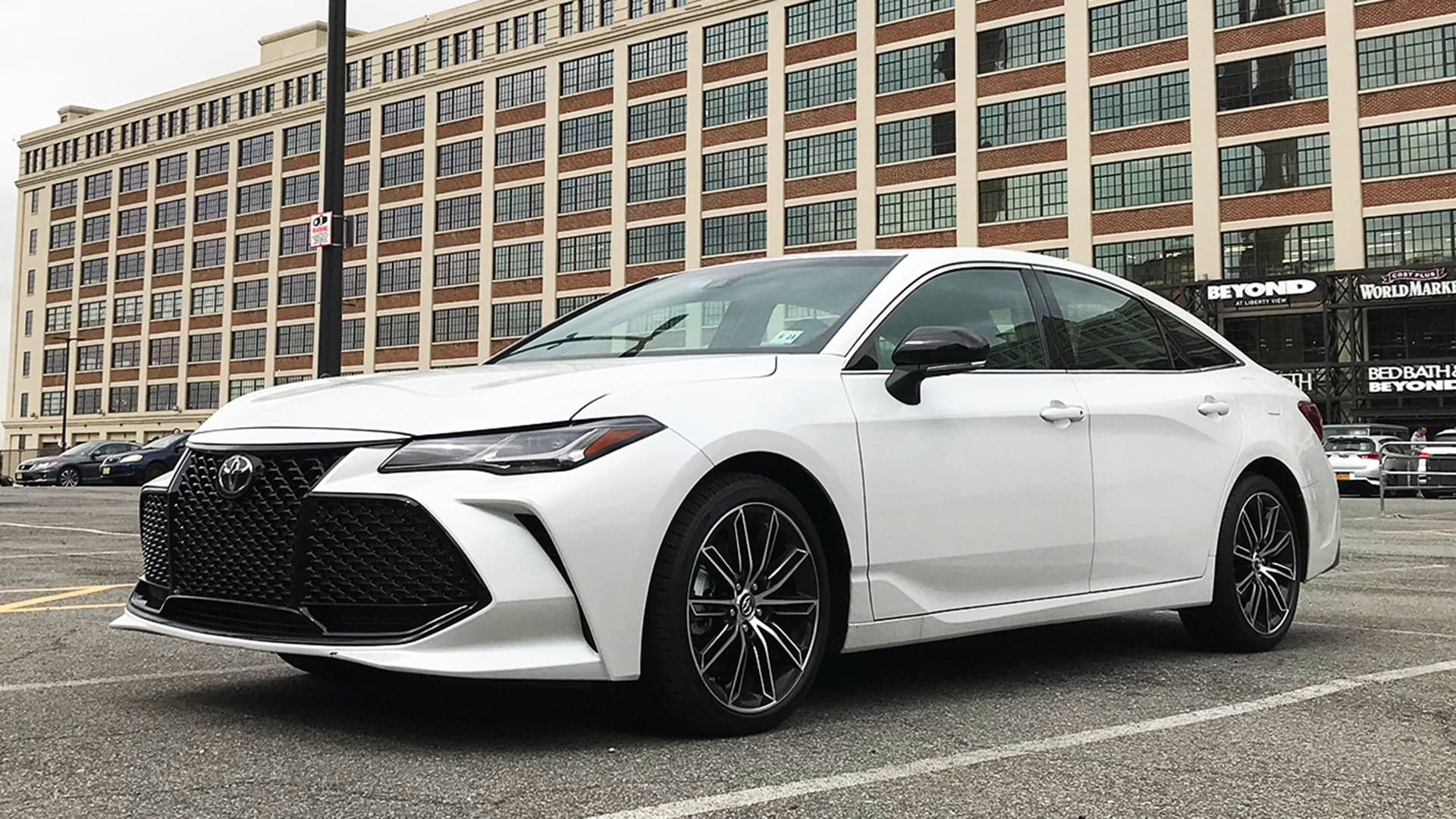 2019 Toyota Avalon Hybrid Review: A Premium Sedan With a Compact’s Thirst and Thrust