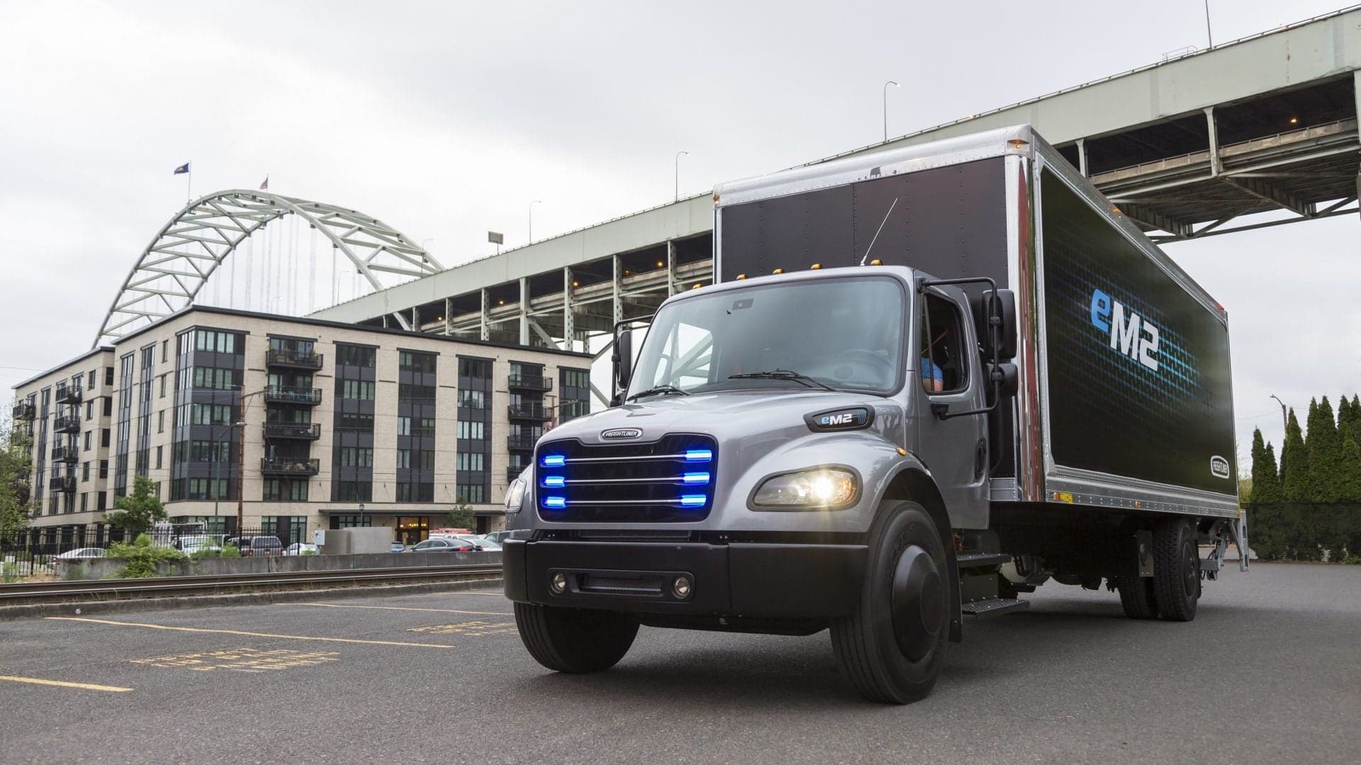 Daimler Delivers First Freightliner eM2 Commercial Electric Truck to Penske