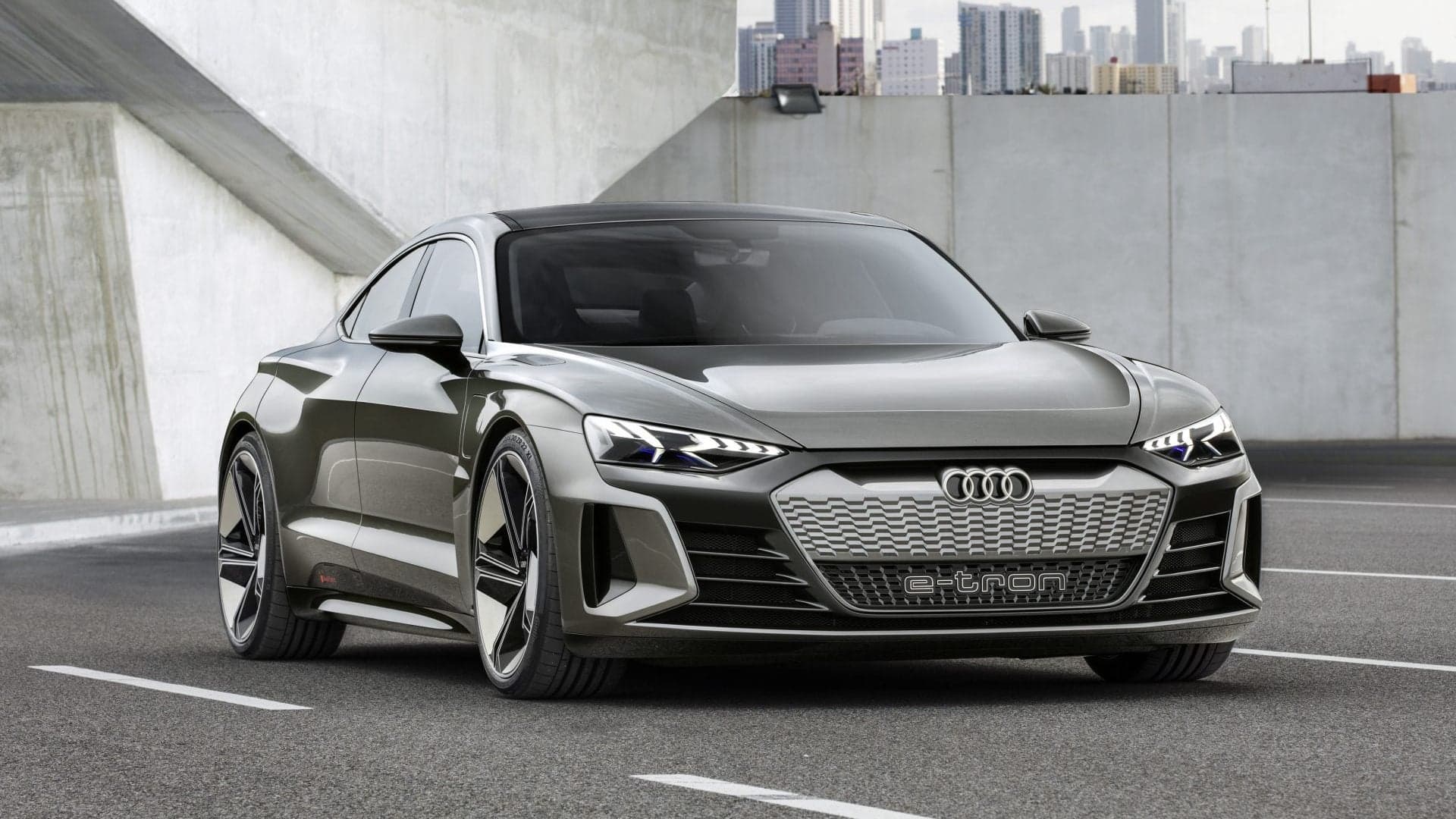 Watch the Gorgeous Audi E-Tron GT Drive Under Its Own Power