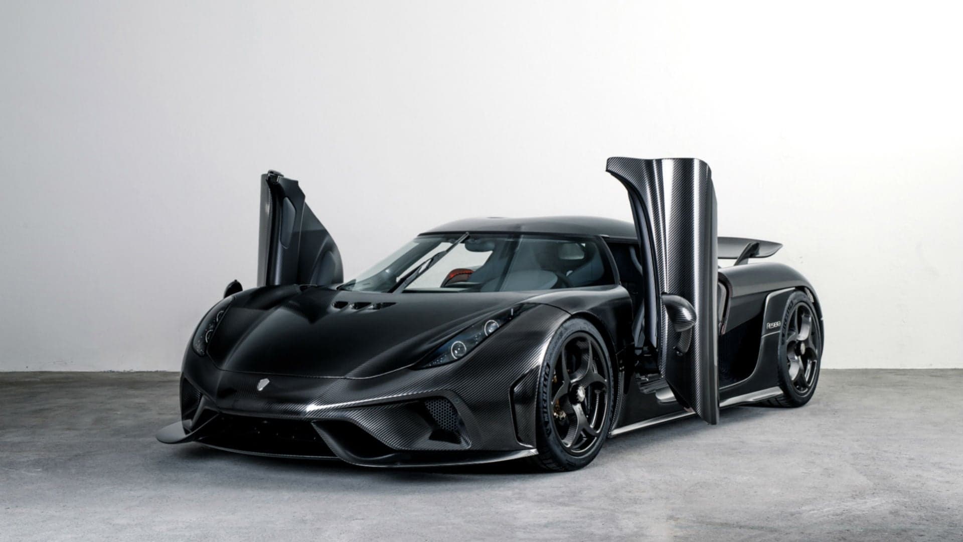 Feast Your Eyes on Koenigsegg’s First Fully Carbon Fiber Regera