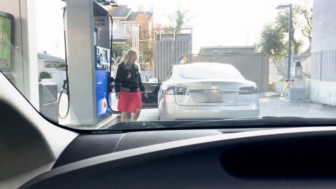 Watch a Dazed and Confused Tesla Model S Driver Try to Pump Fuel