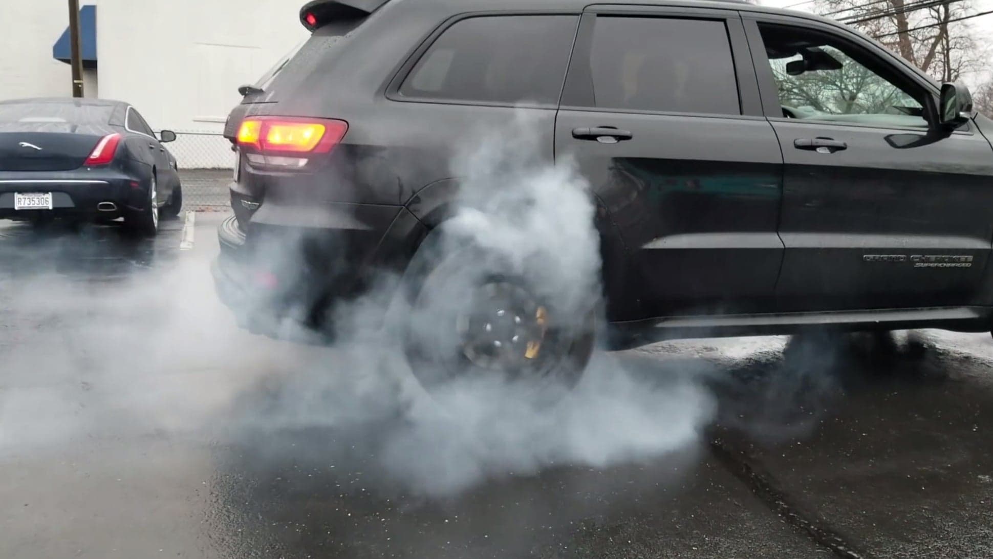 Jeep Grand Cherokee Trackhawk Turns Into Massive, RWD Burnout Machine With Pull of a Fuse