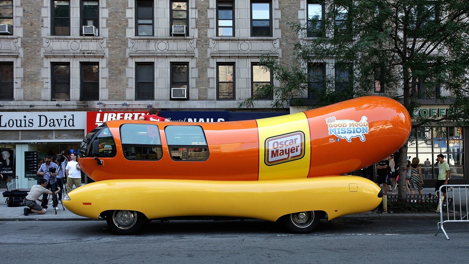 Craving a New Career? The Oscar Mayer Wienermobile Needs a Full-Time Driver