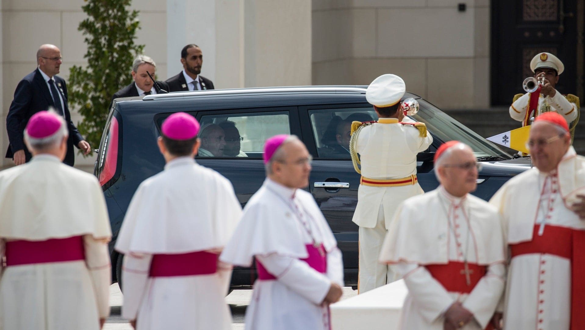 Pope Francis Ditches Fancy Popemobiles, Arrives at Abu Dhabi Palace in Kia Soul
