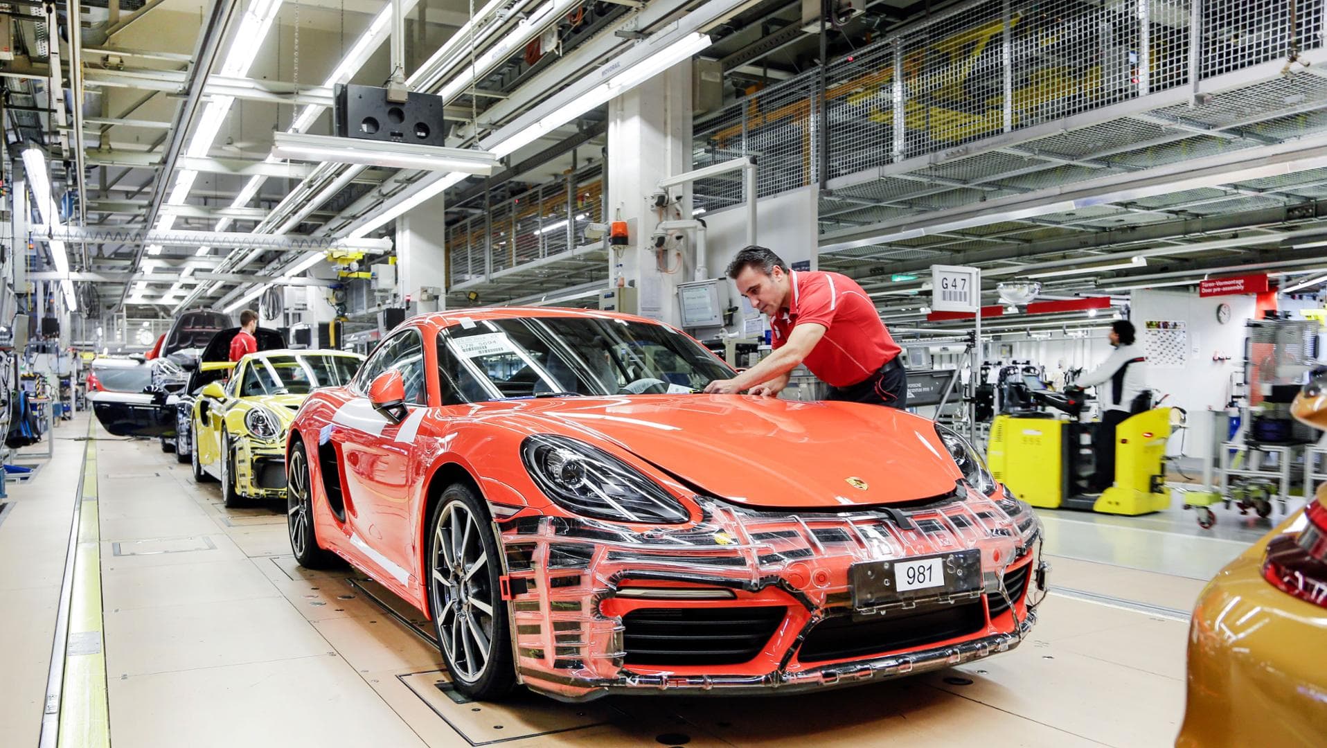25,000 Porsche Employees Take Home $11,000 Bonus for 2018 Sales Performance