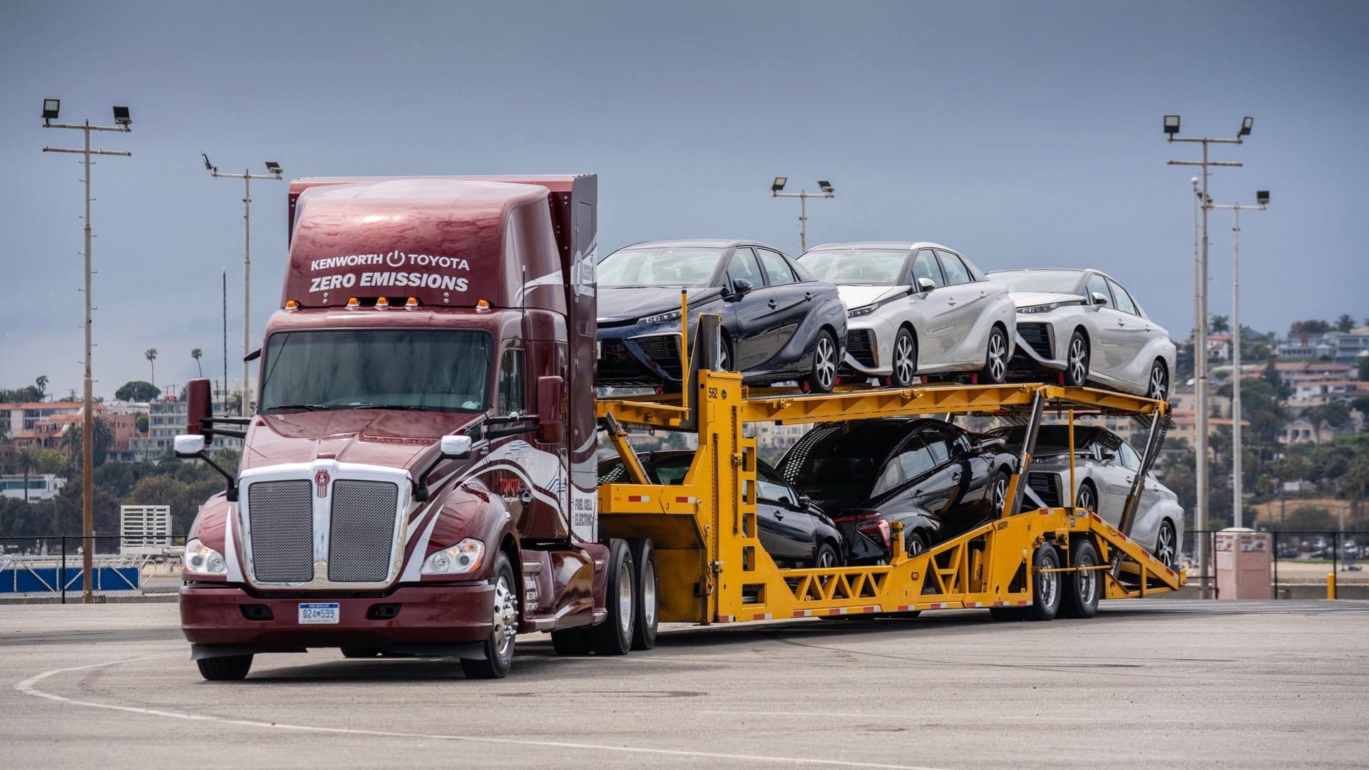 Hydrogen-Powered Kenworth Semi Trucks Are Being Deployed in Los Angeles and Long Beach