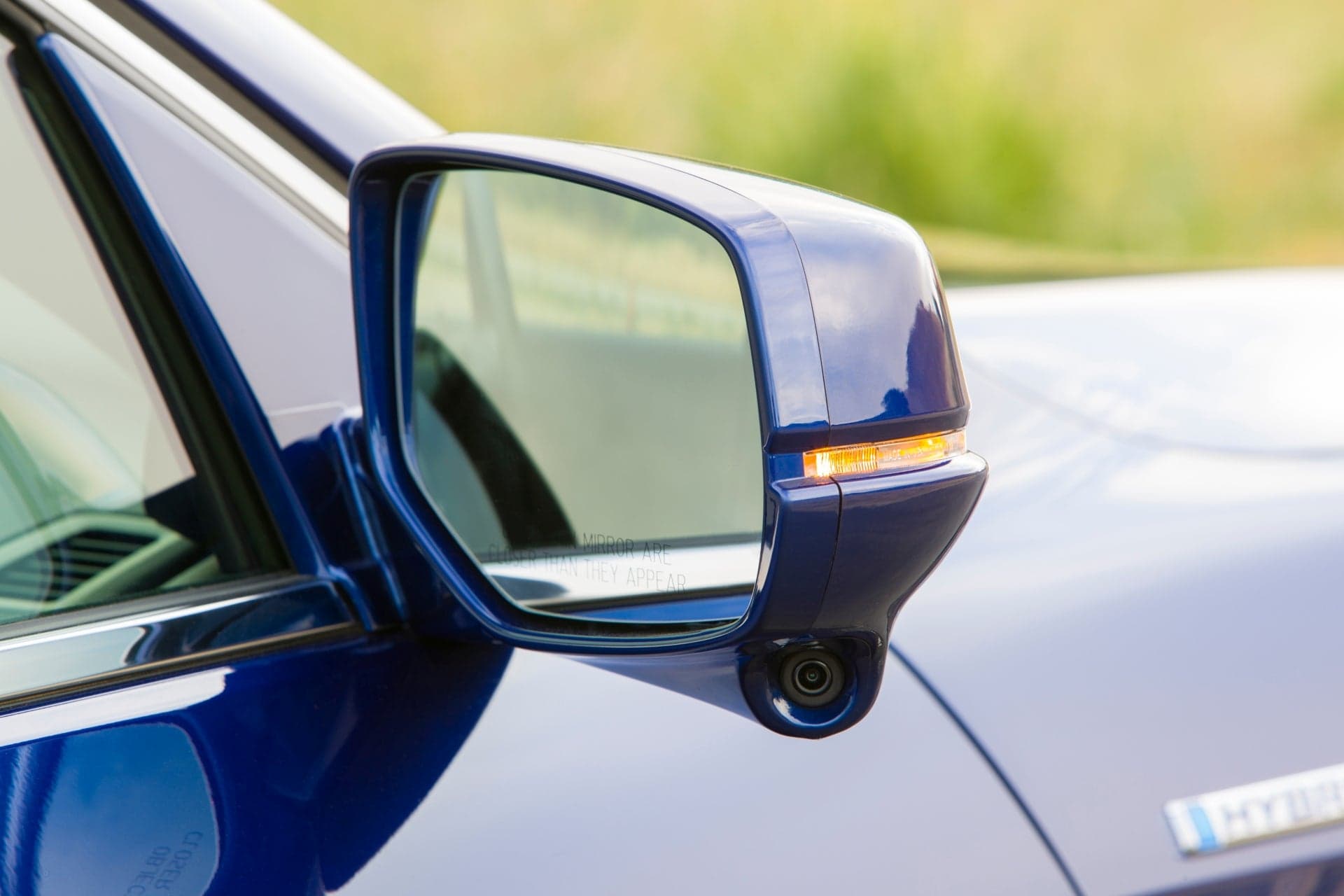 Thieves Are Stealing, Cashing in on High-Tech Side Mirrors Found on Modern Cars