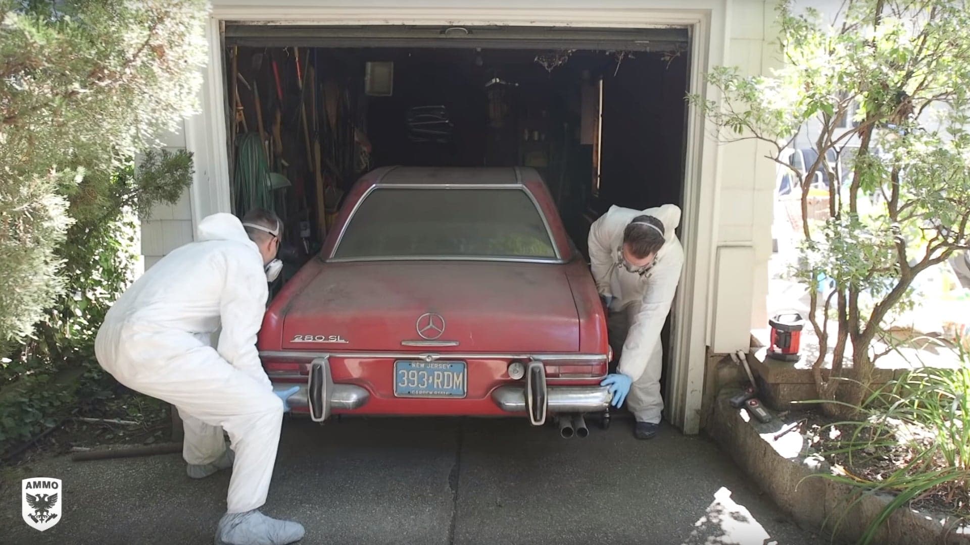 Here’s What It Takes to Detail a 1969 Mercedes-Benz 280SL That’s Sat for 37 Years