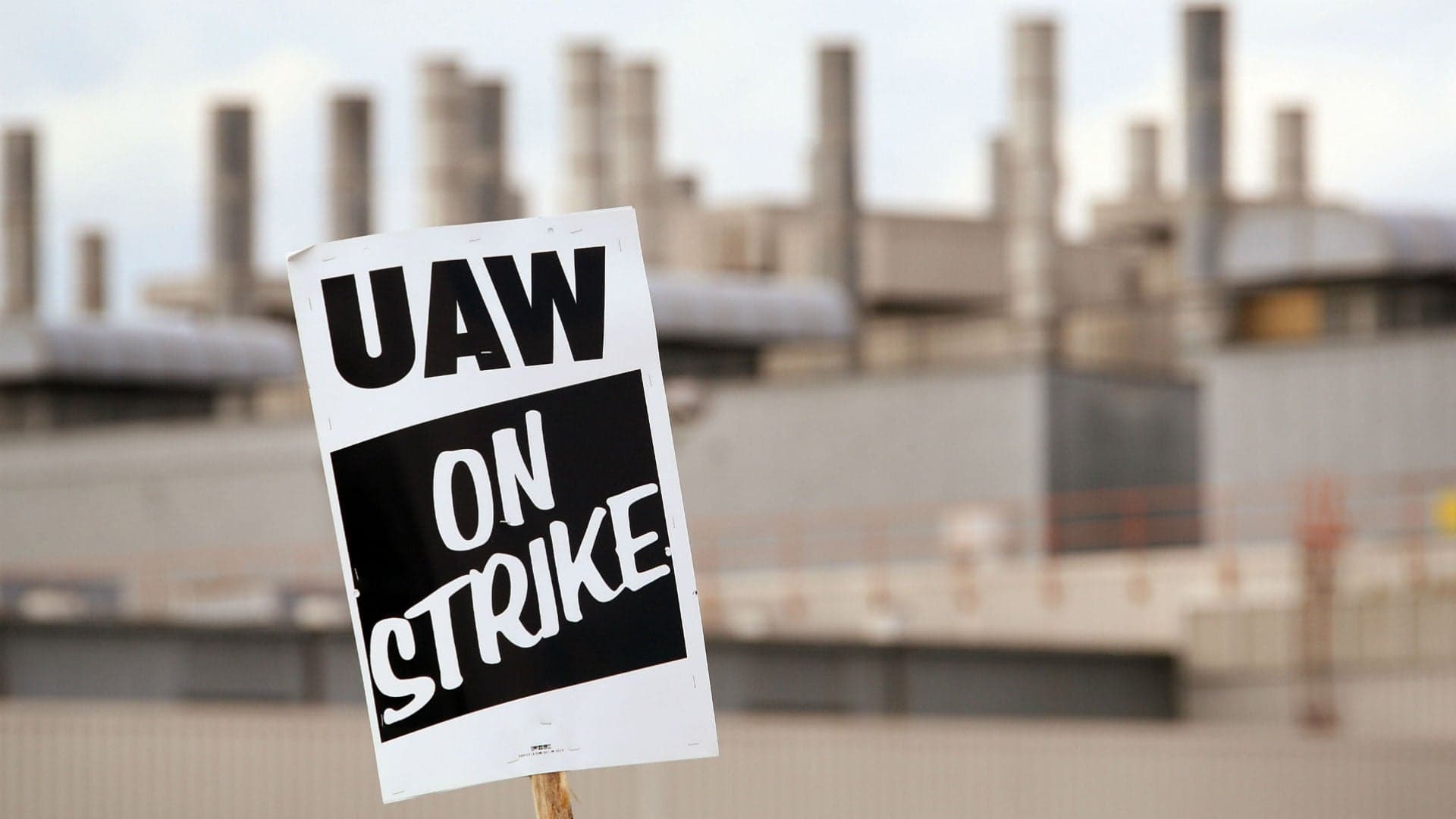 46,000 GM Employees Ready to Strike After UAW Contract Expires Without New Deal