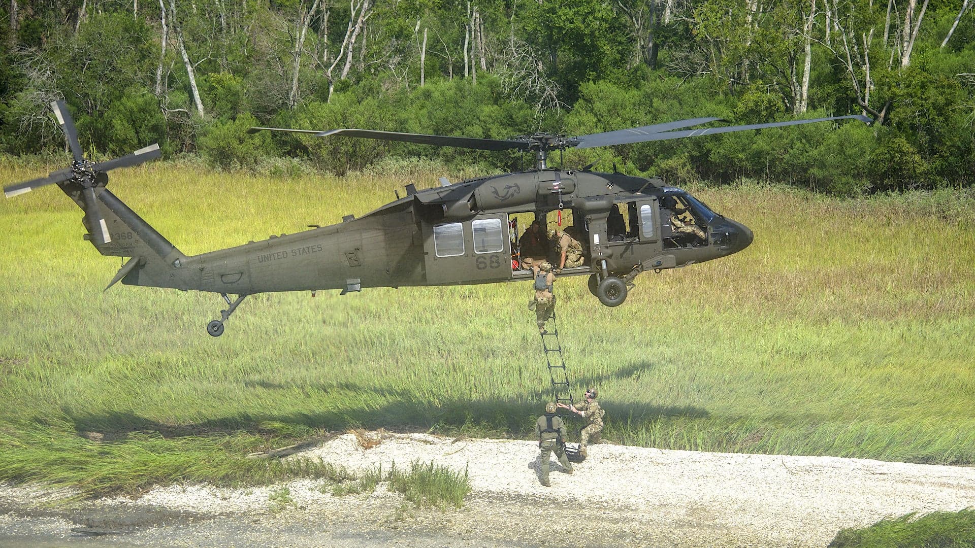 This Is Our Best Look Yet At The Elite FBI Hostage Rescue Team’s UH-60 Black Hawks