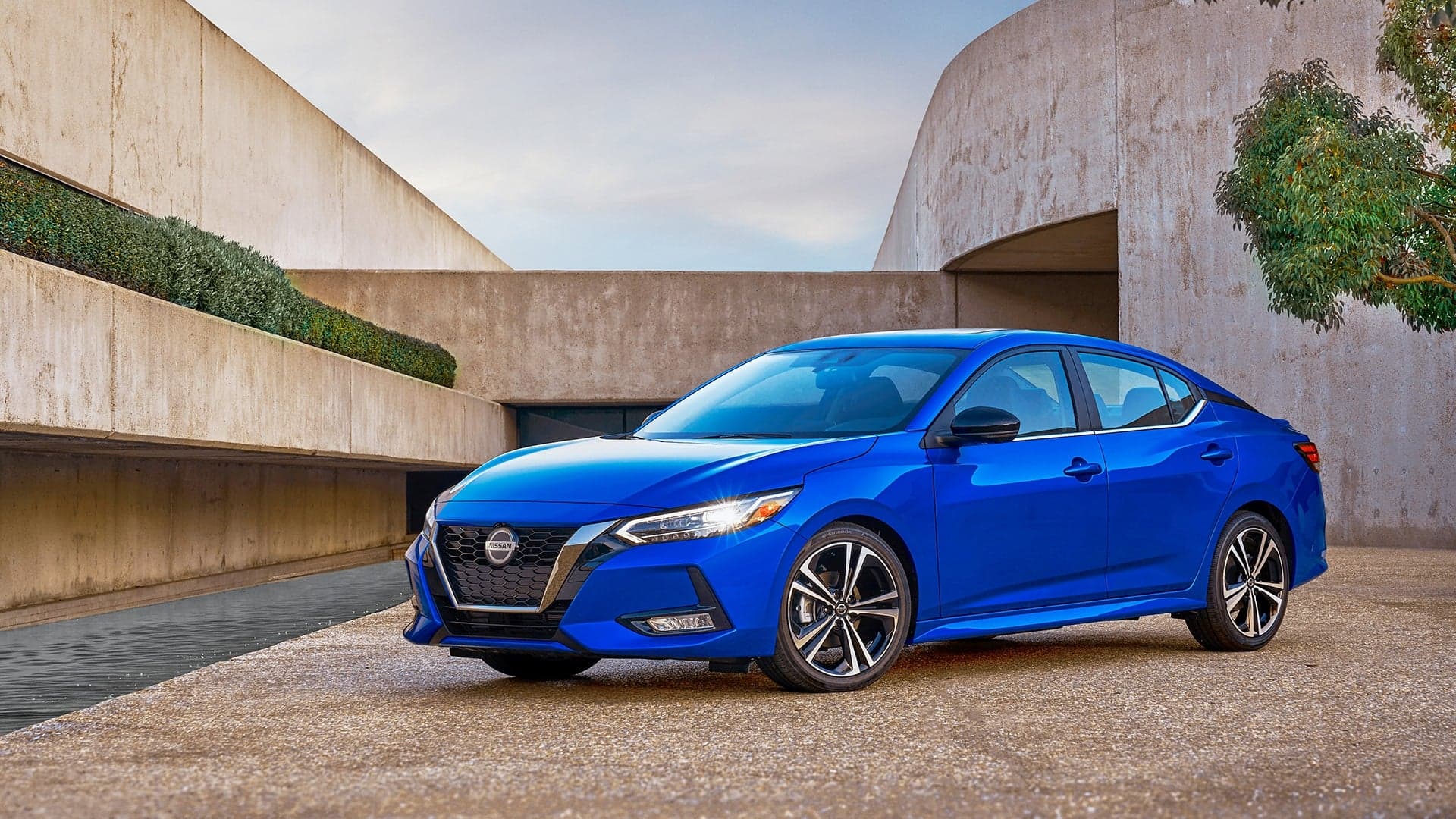 2020 Nissan Sentra Moves Upmarket With New Styling, Platform, and Safety Tech