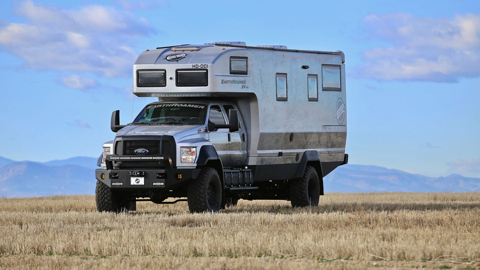 Ultra-Luxe EarthRoamer XV-HD Camper Is a Ford F-750-Based, $1.7M Behemoth