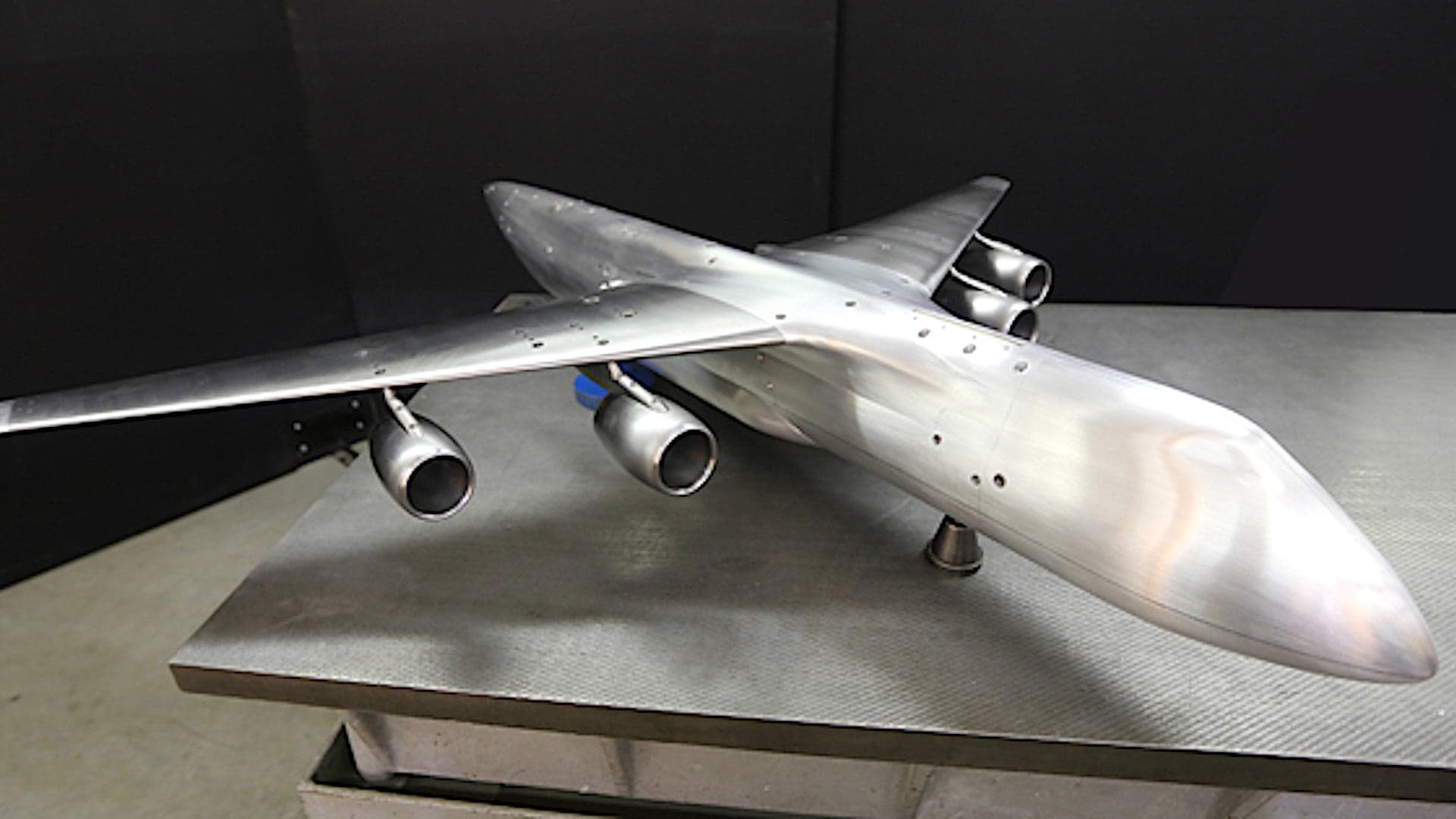 Russia Shows Wind Tunnel Model Of An “Elephant” Airlifter Replacement For The An-124