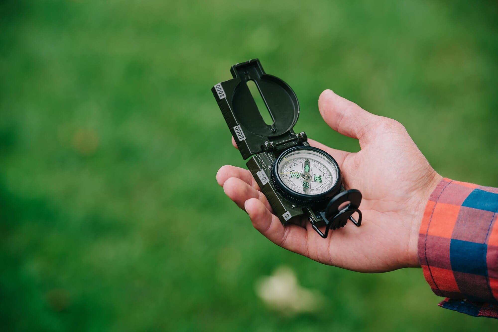 Best Compasses for Hiking: Find Your Way in the Great Outdoors